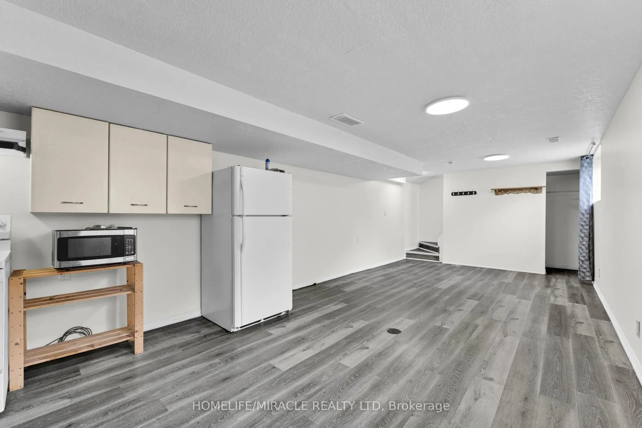 120 Jansen Avenue