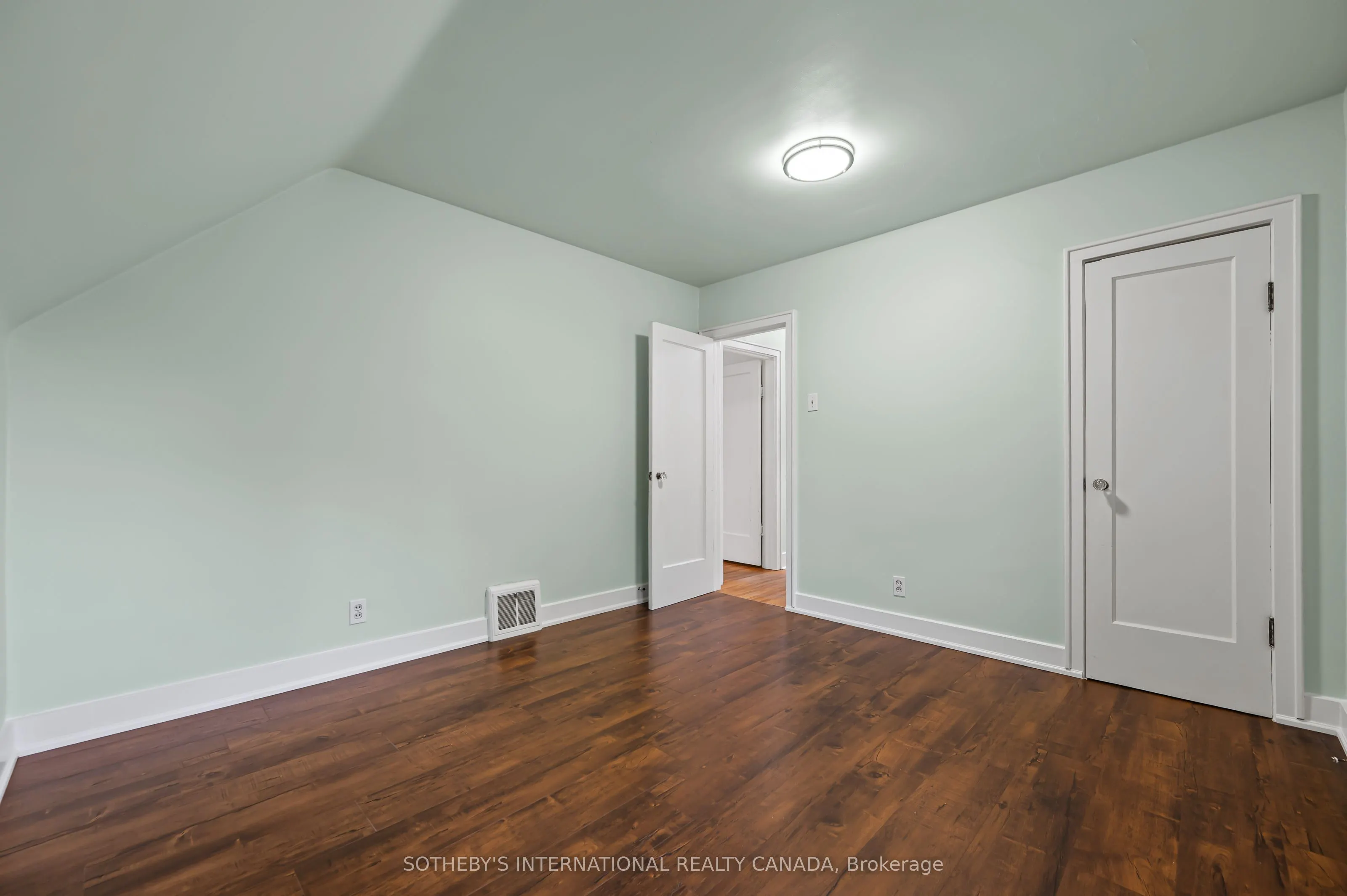 185 Highland Road W