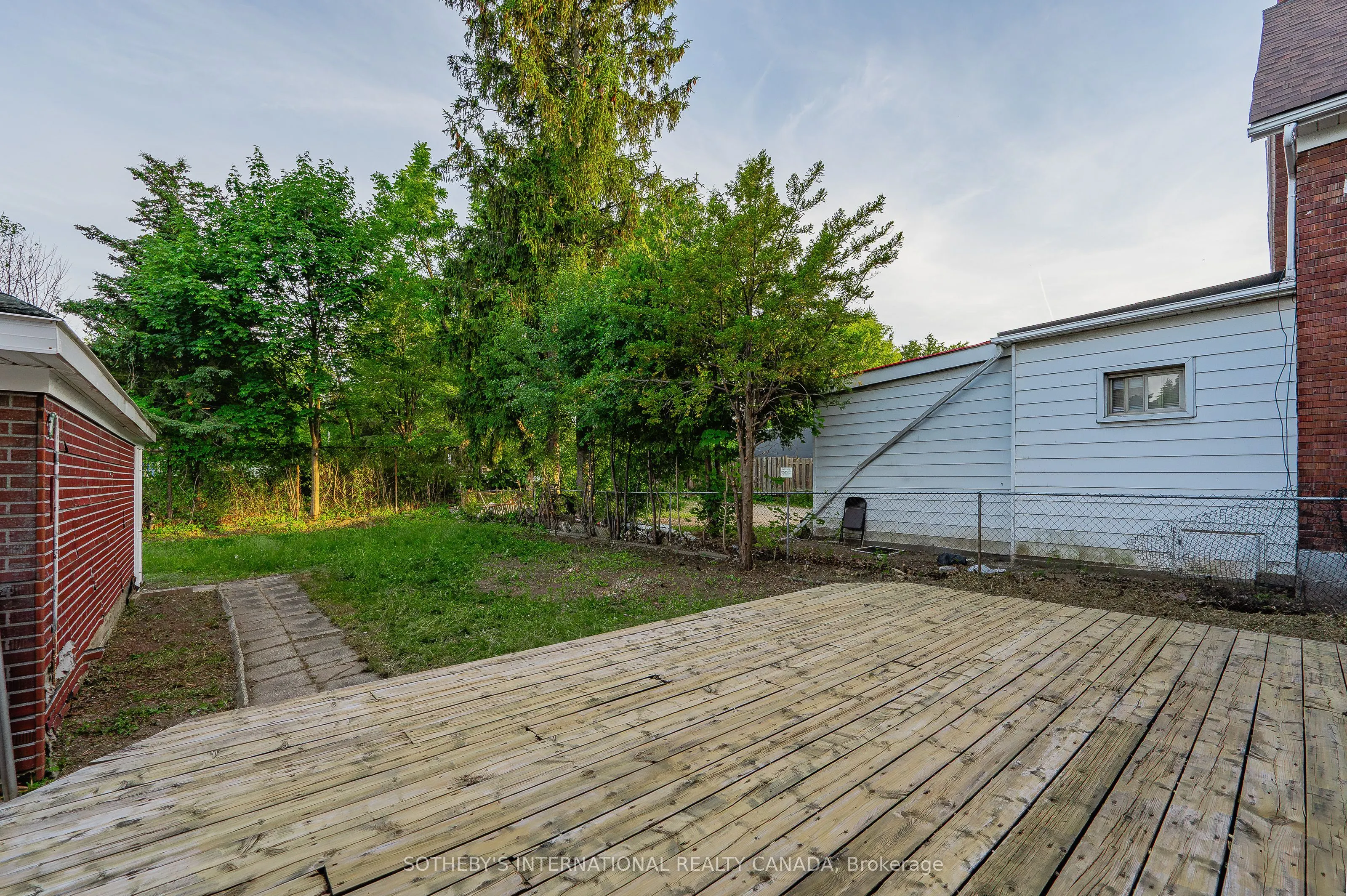 185 Highland Road W