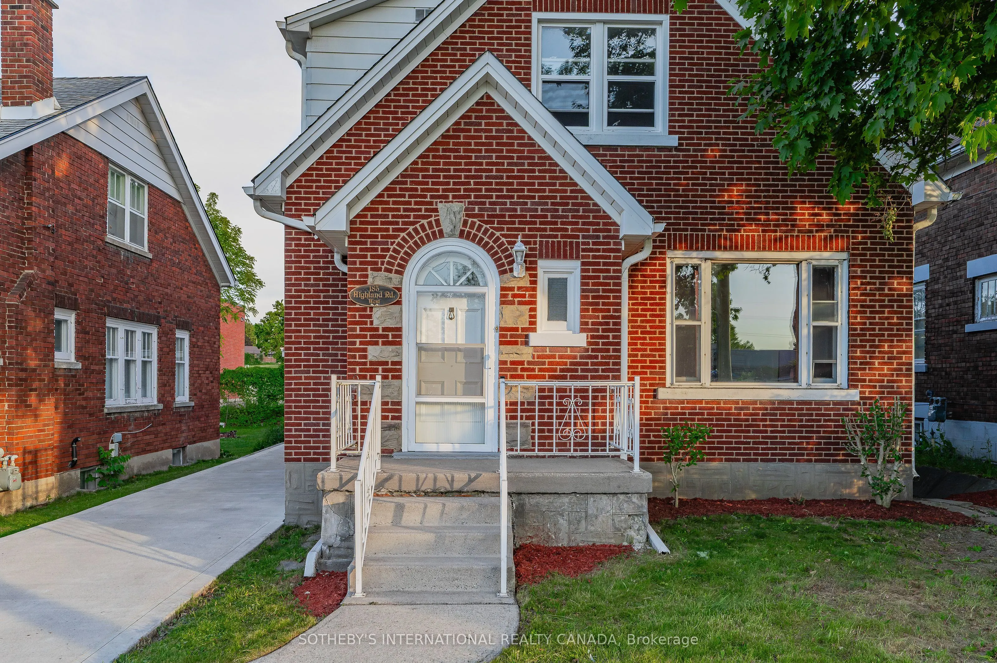 185 Highland Road W