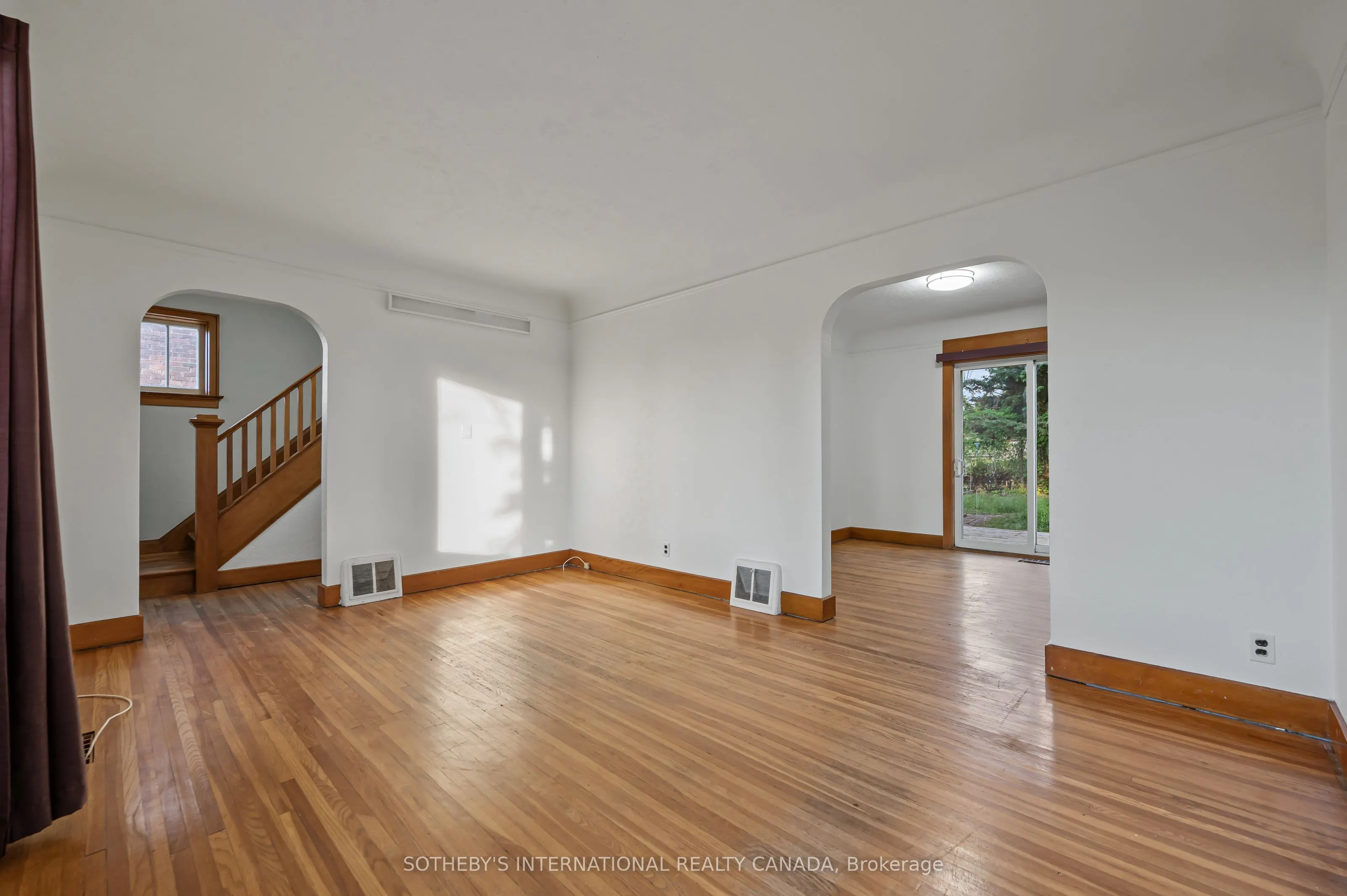 185 Highland Road W