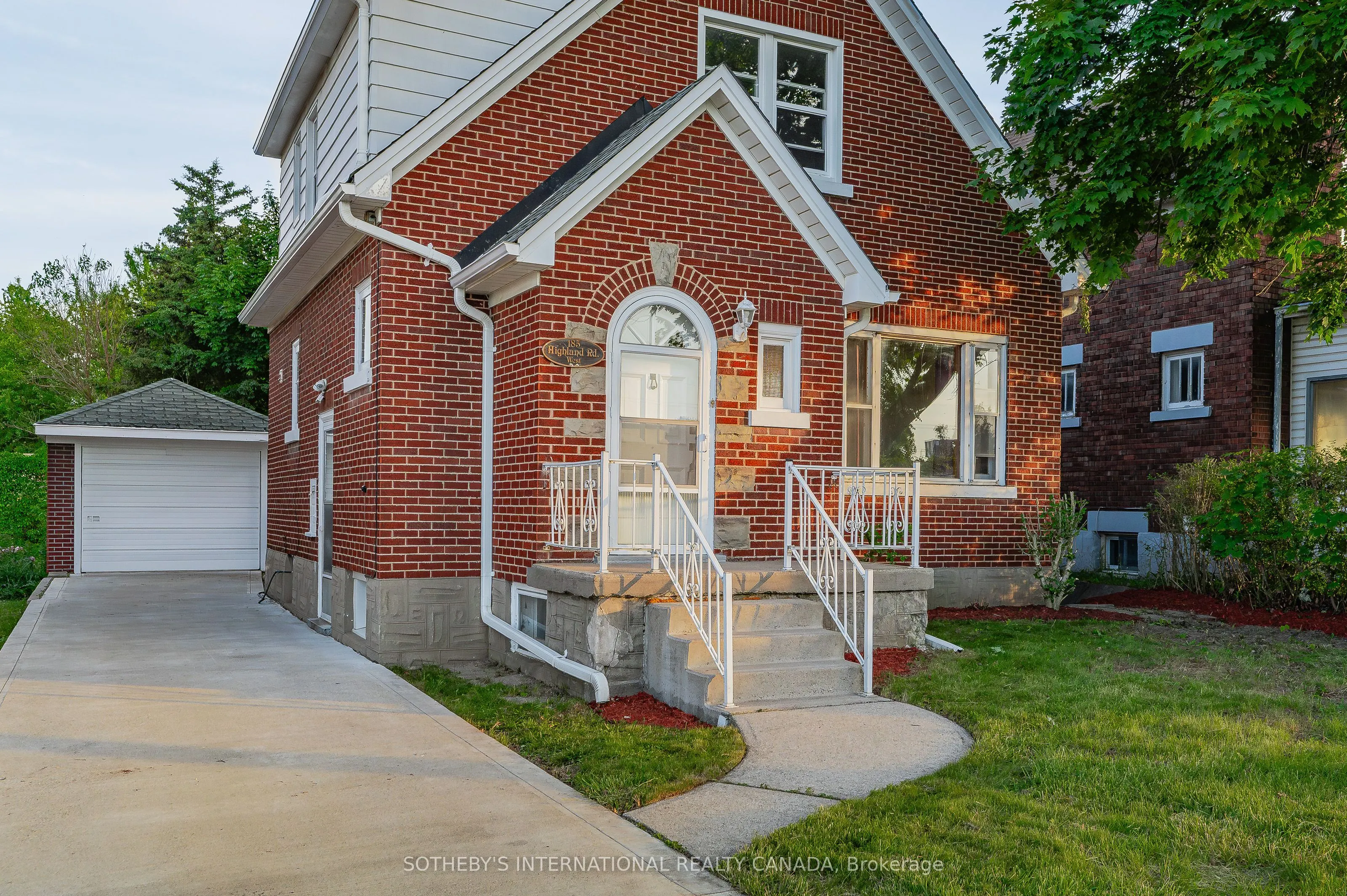 185 Highland Road W