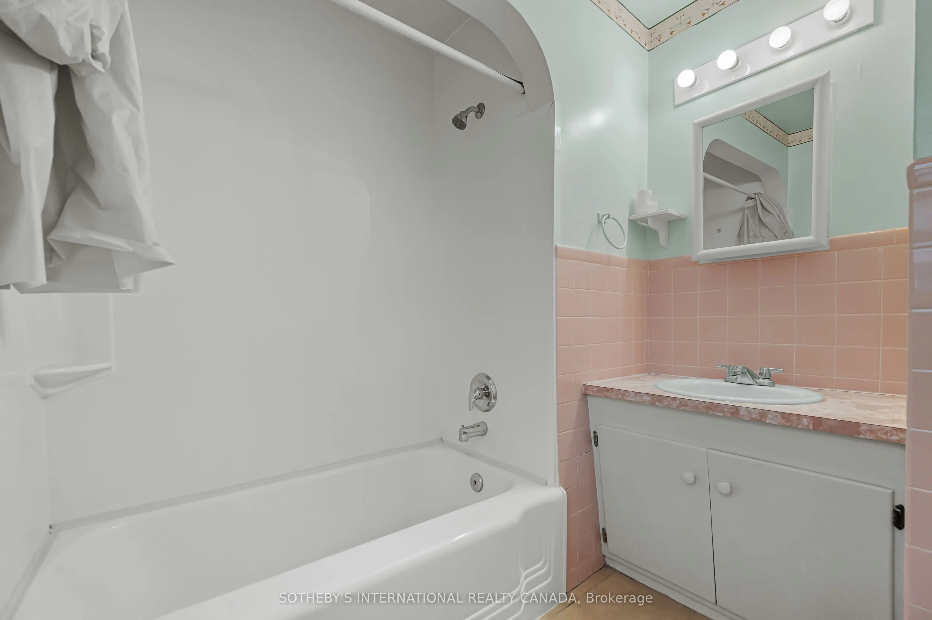 185 Highland Road W