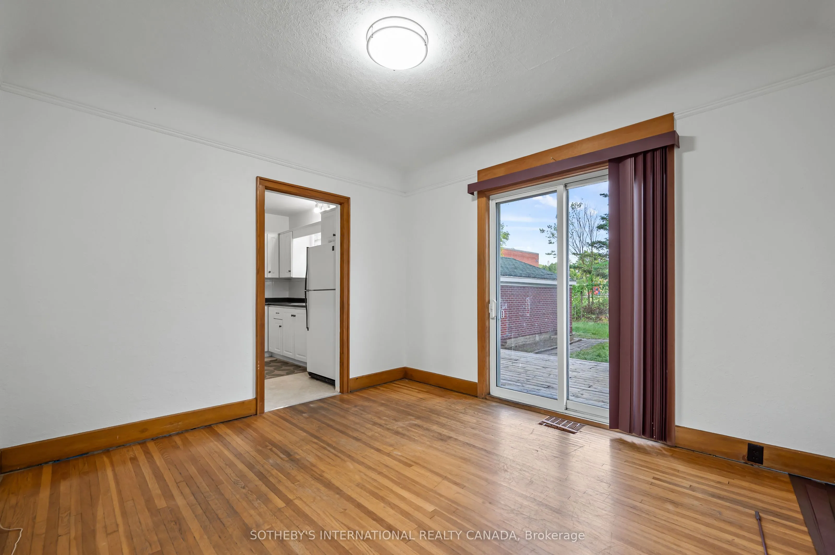 185 Highland Road W