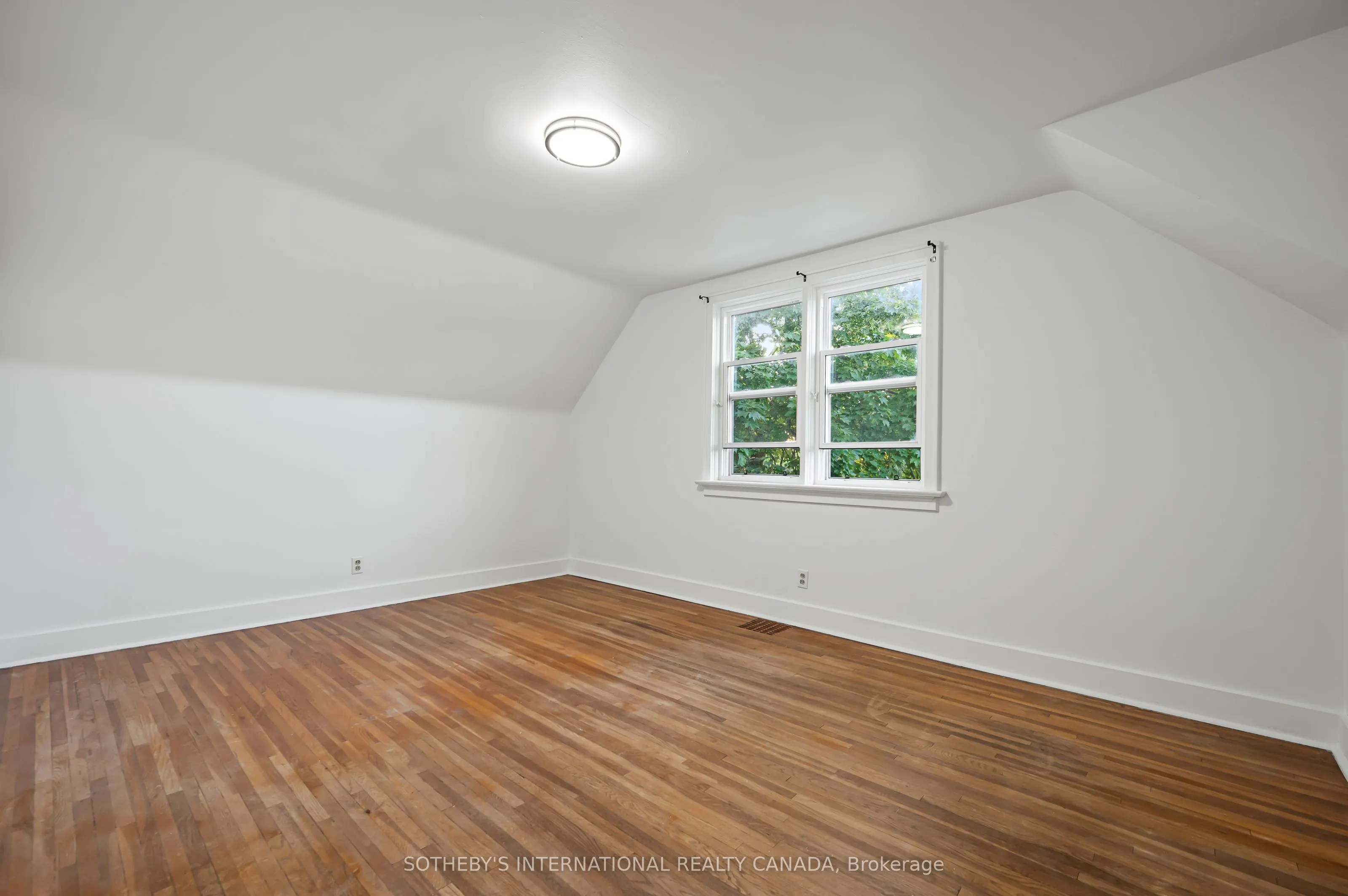185 Highland Road W
