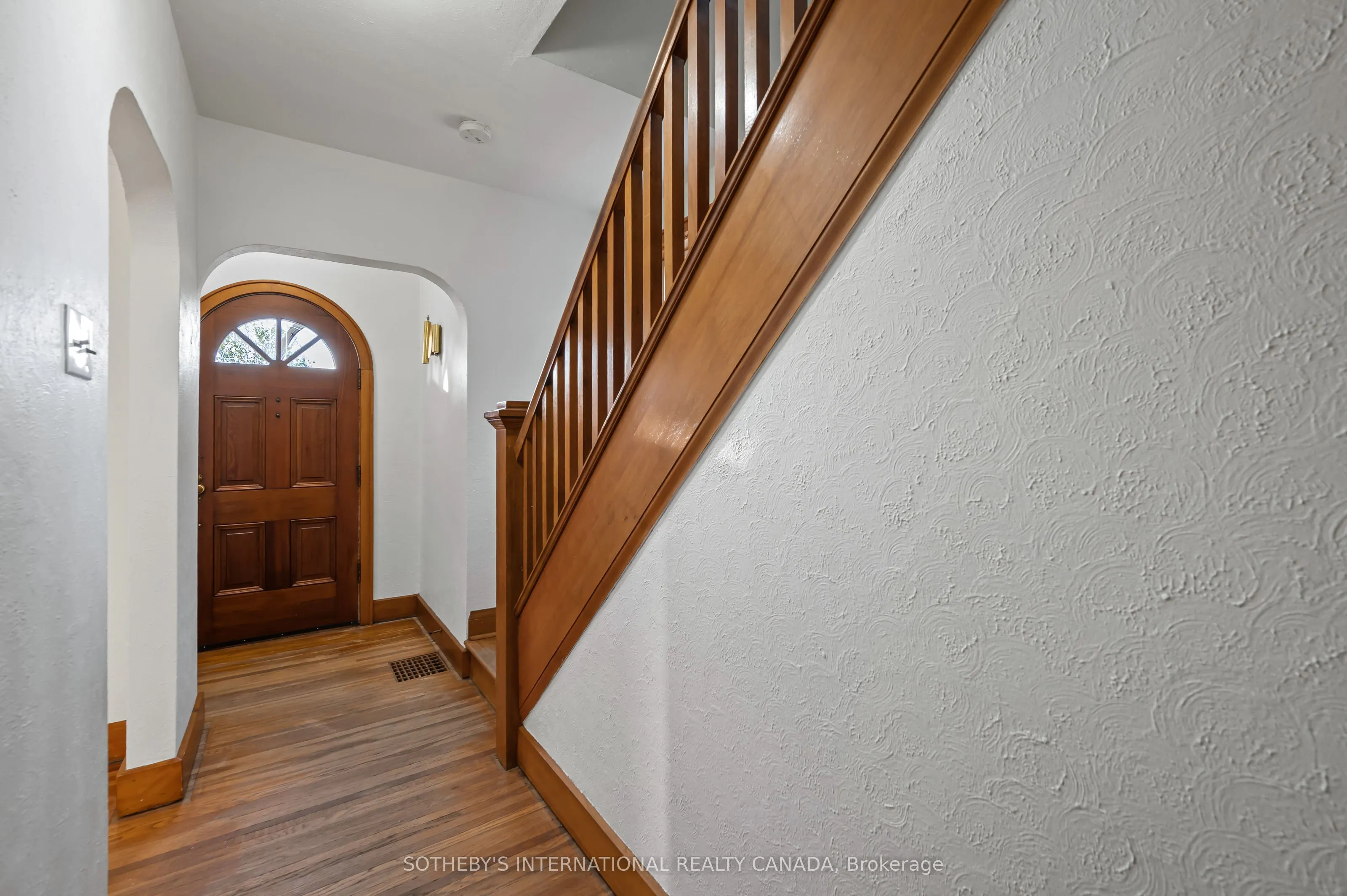 185 Highland Road W
