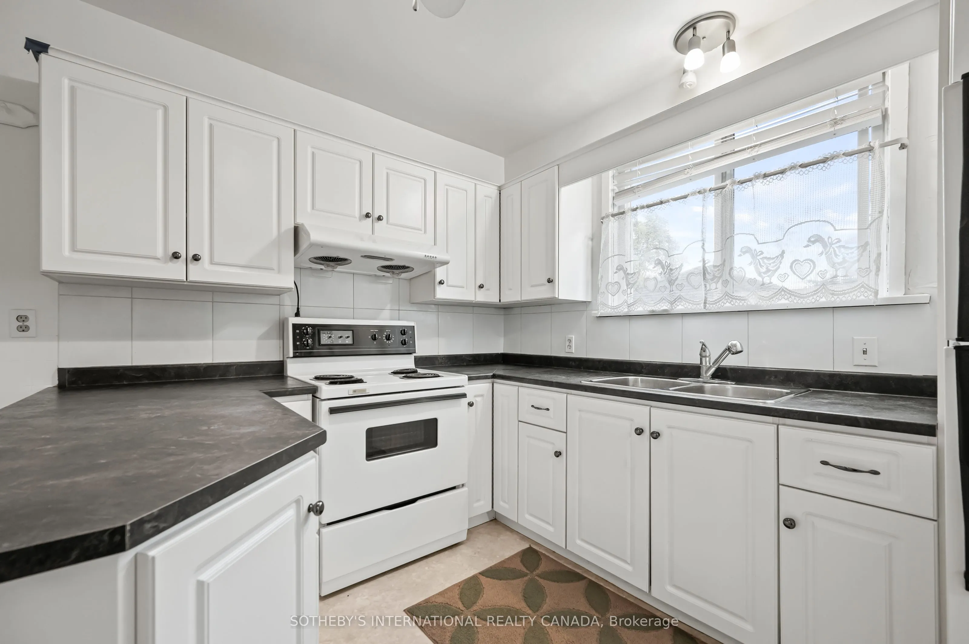 185 Highland Road W