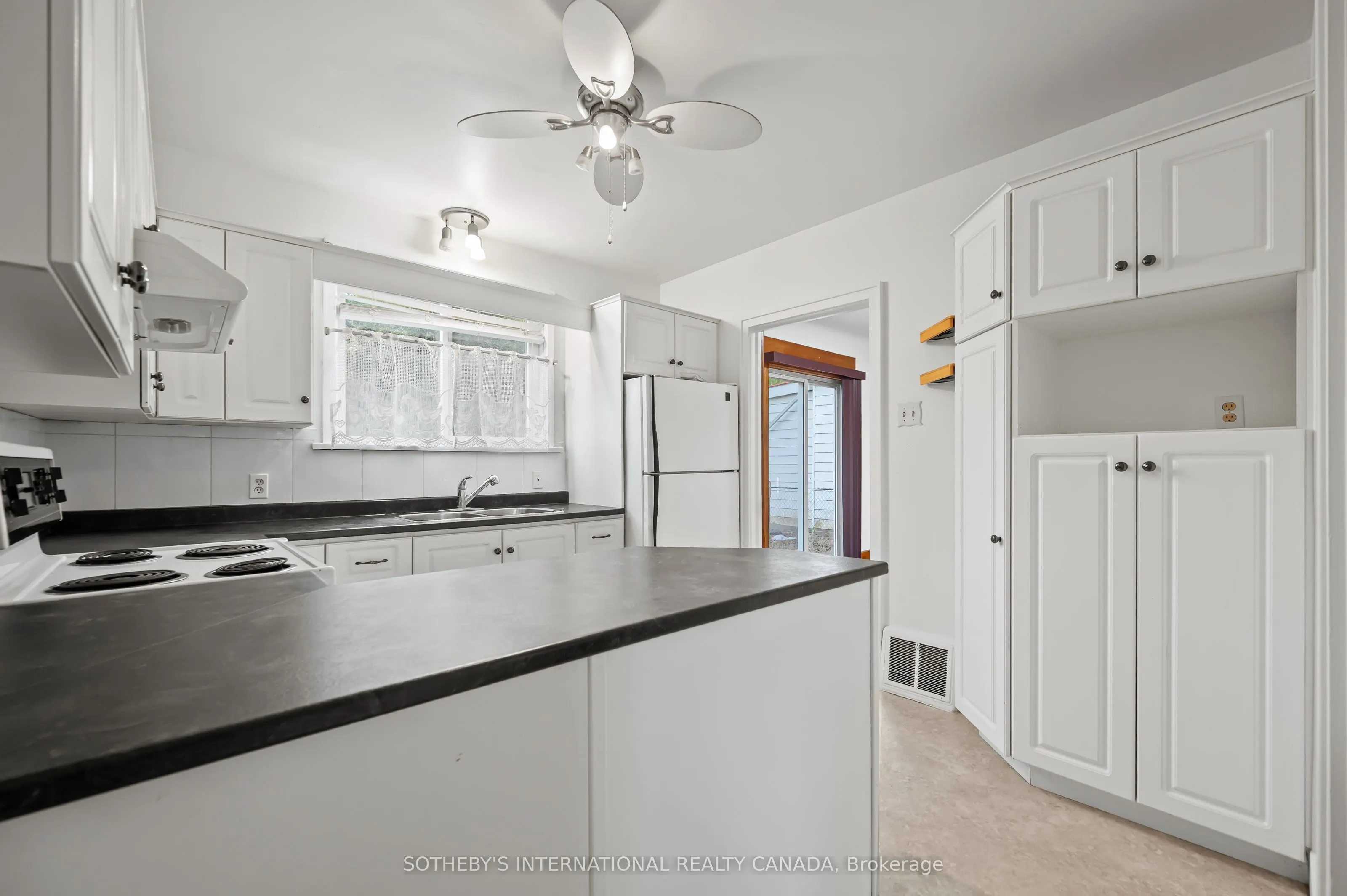 185 Highland Road W