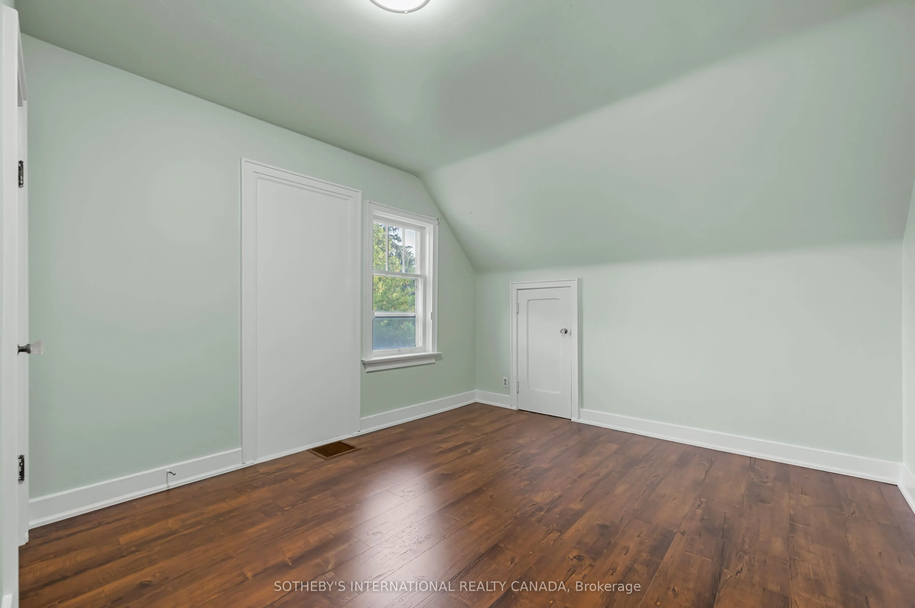 185 Highland Road W