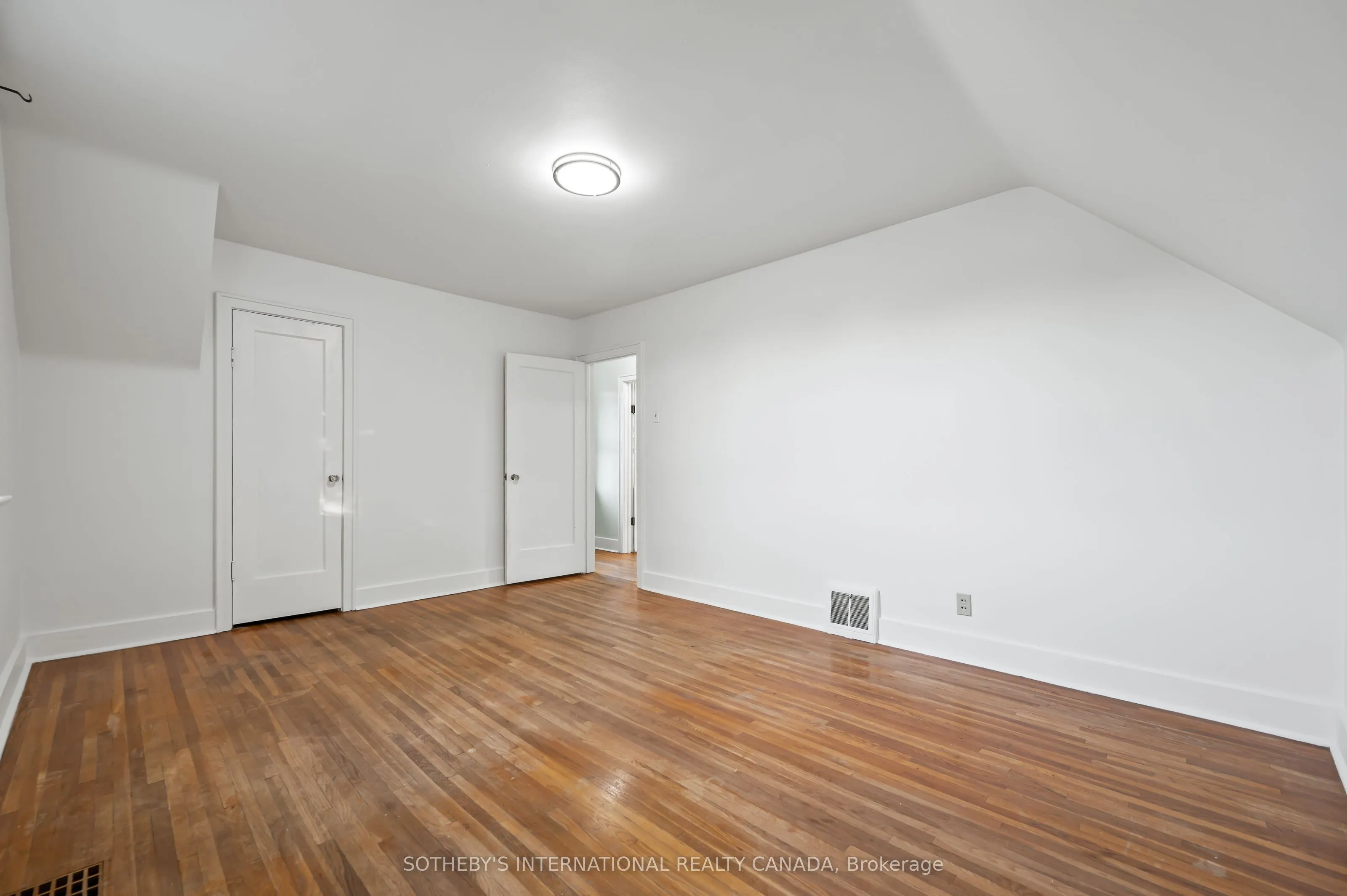 185 Highland Road W