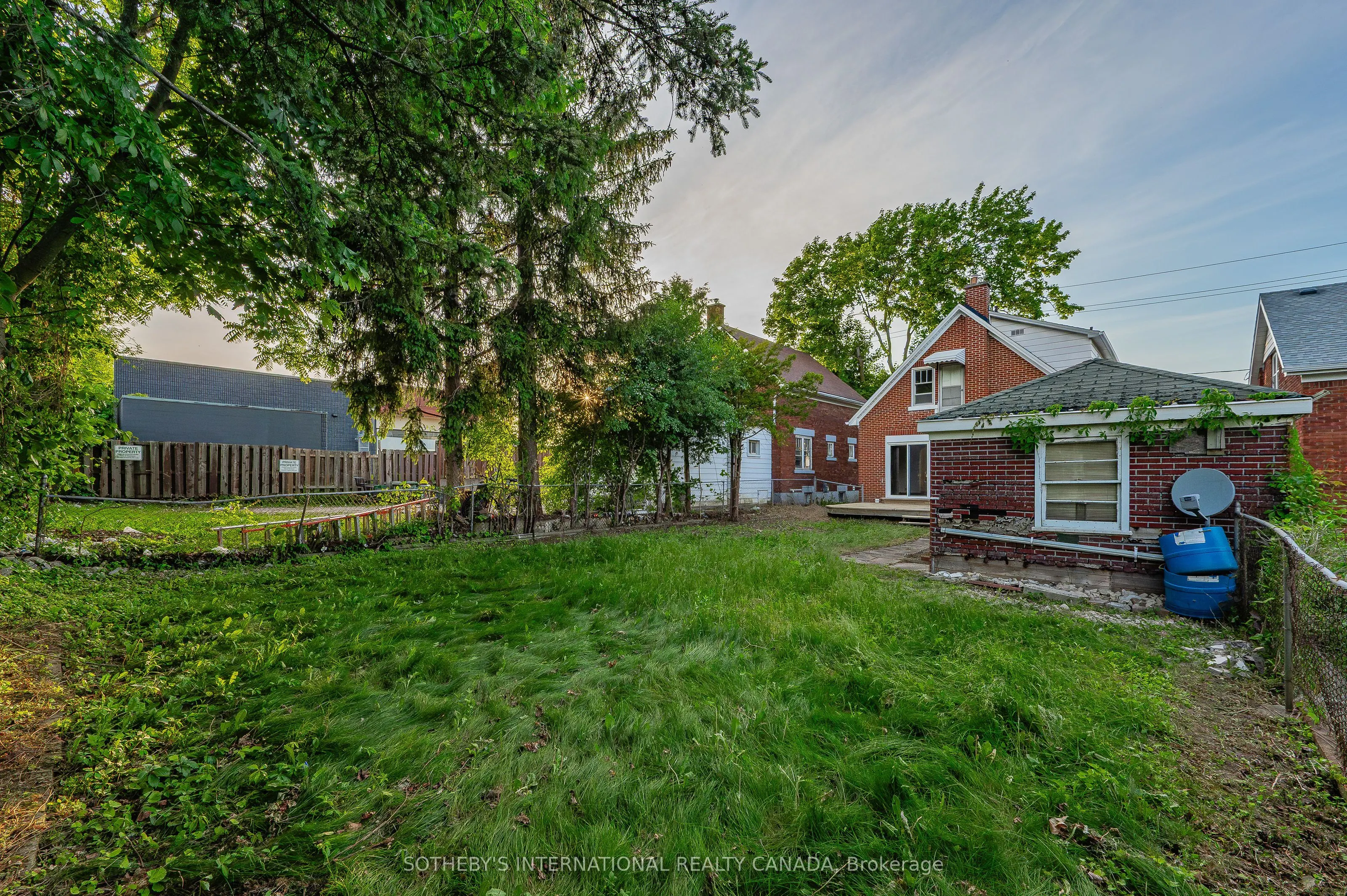 185 Highland Road W