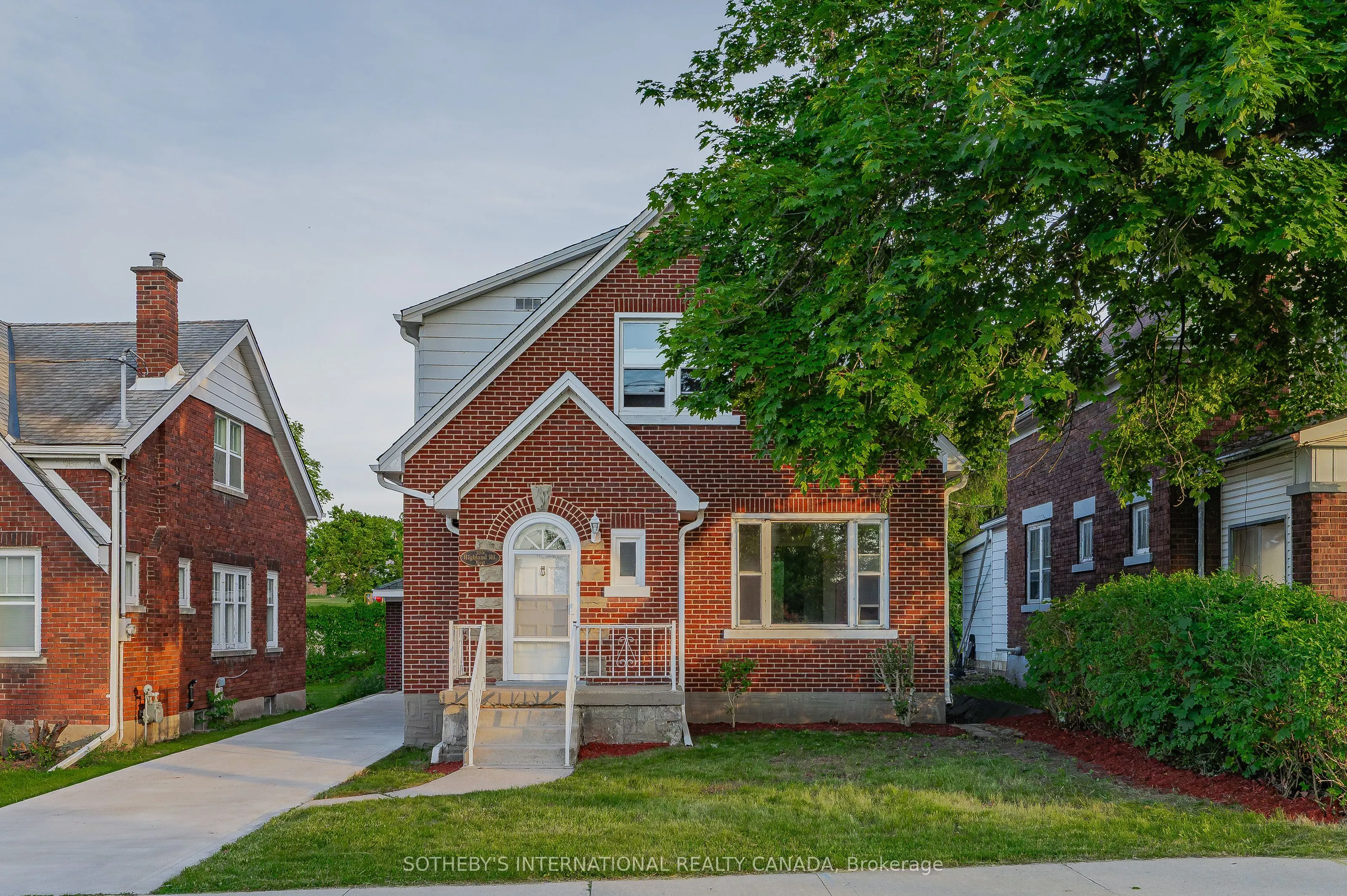 185 Highland Road W