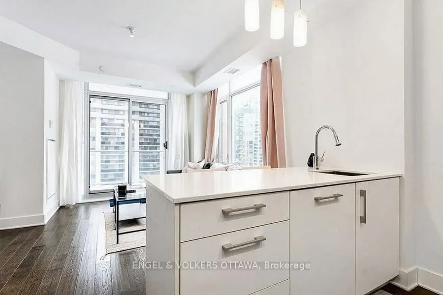 255 BAY Street W, #1305