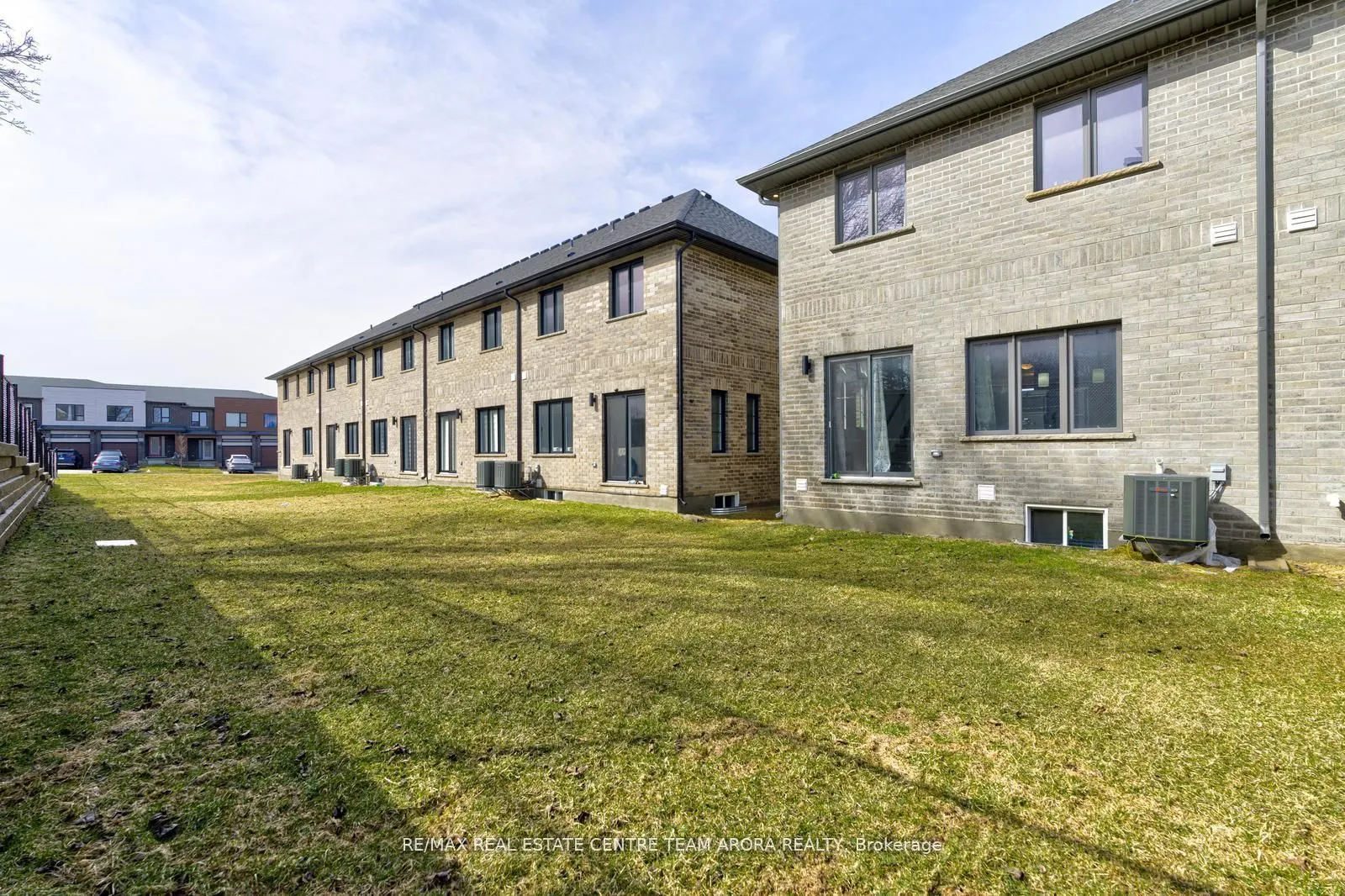 142 Queensbrook Crescent