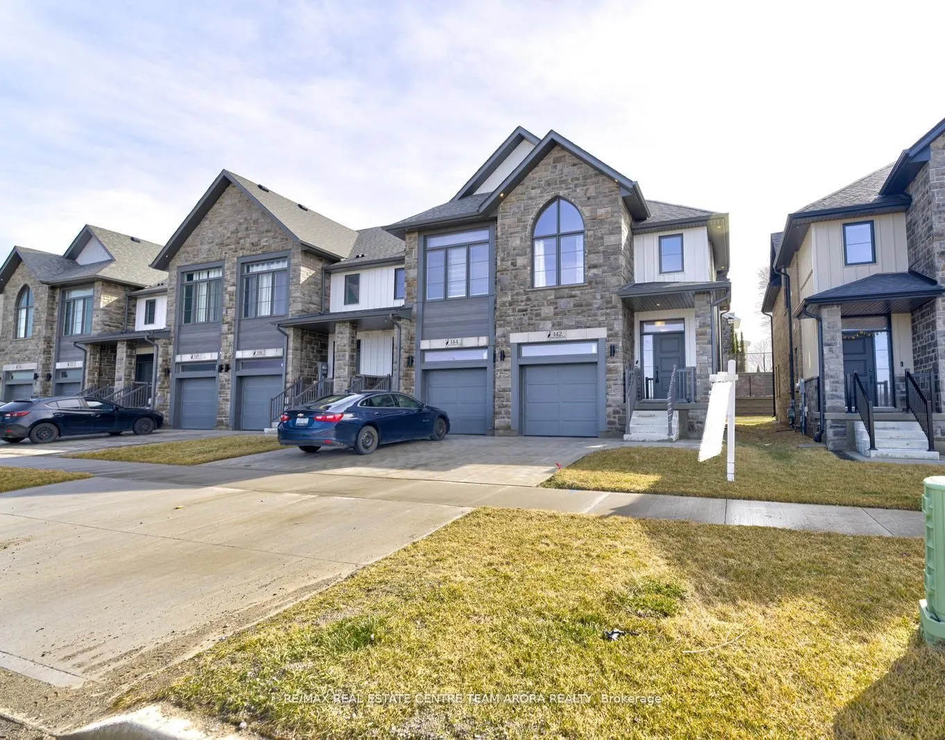 142 Queensbrook Crescent