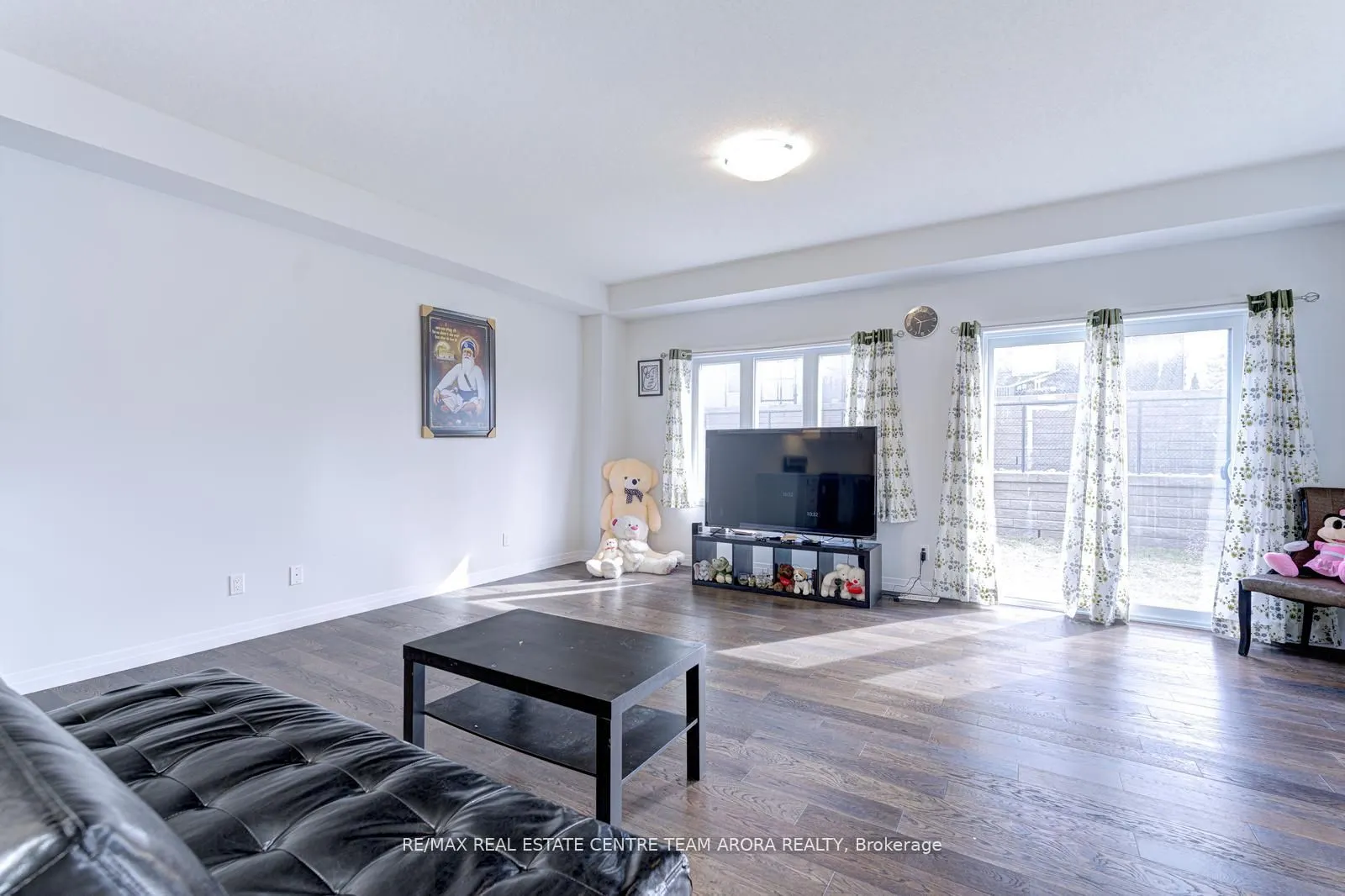 142 Queensbrook Crescent