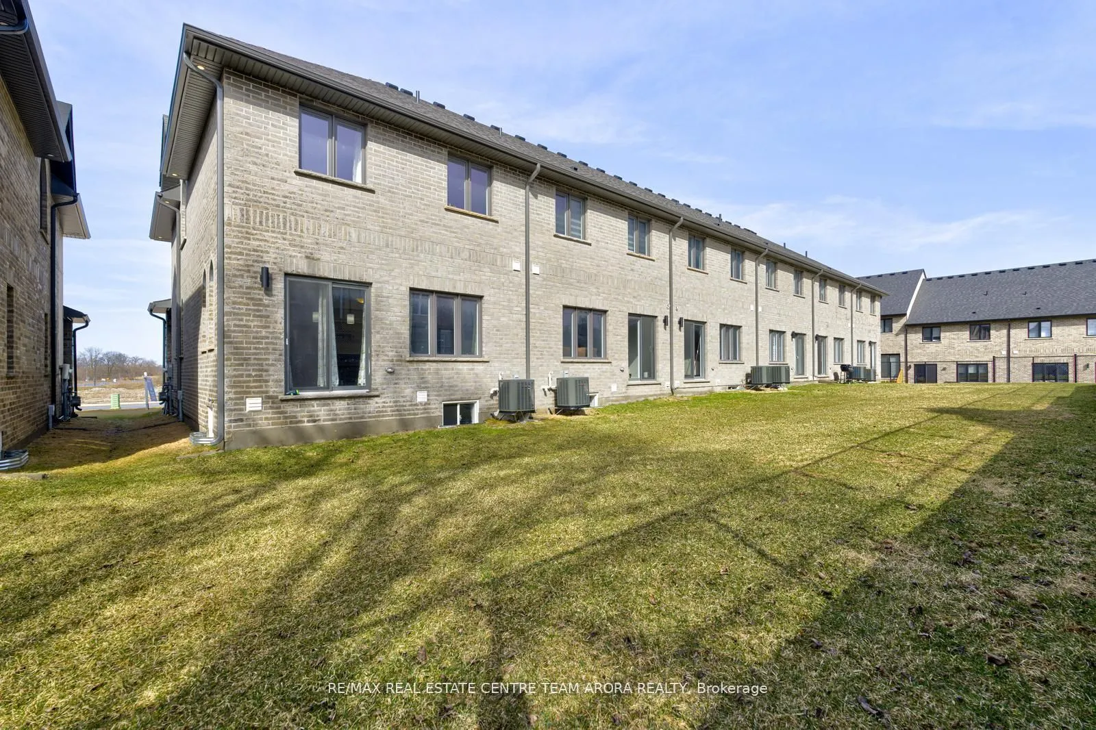 142 Queensbrook Crescent