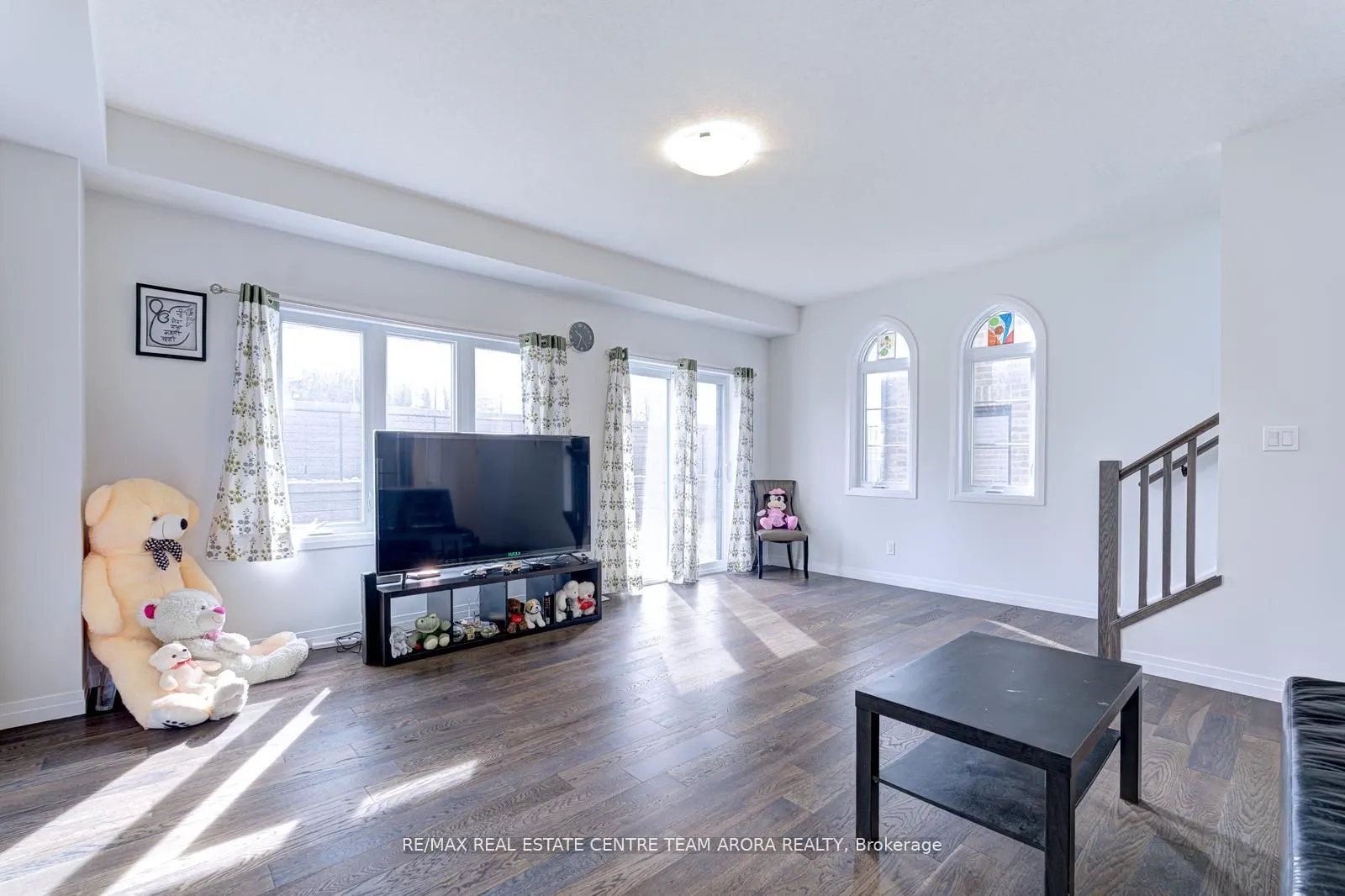 142 Queensbrook Crescent
