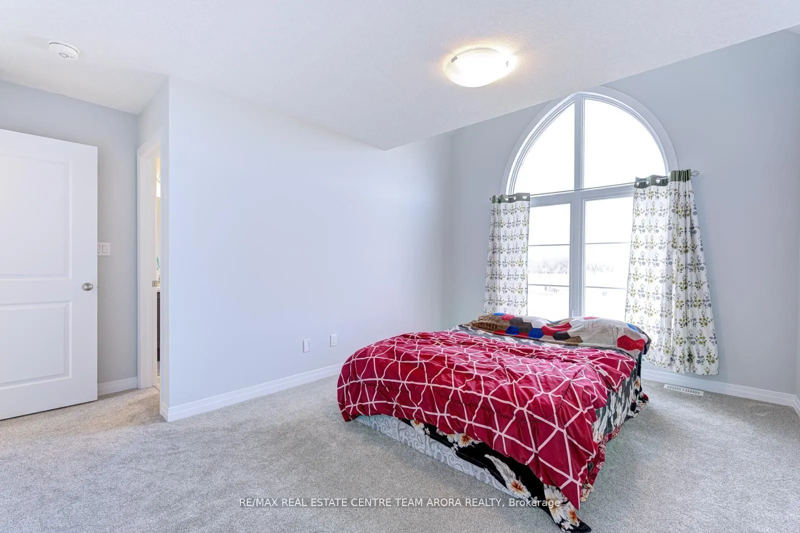 142 Queensbrook Crescent