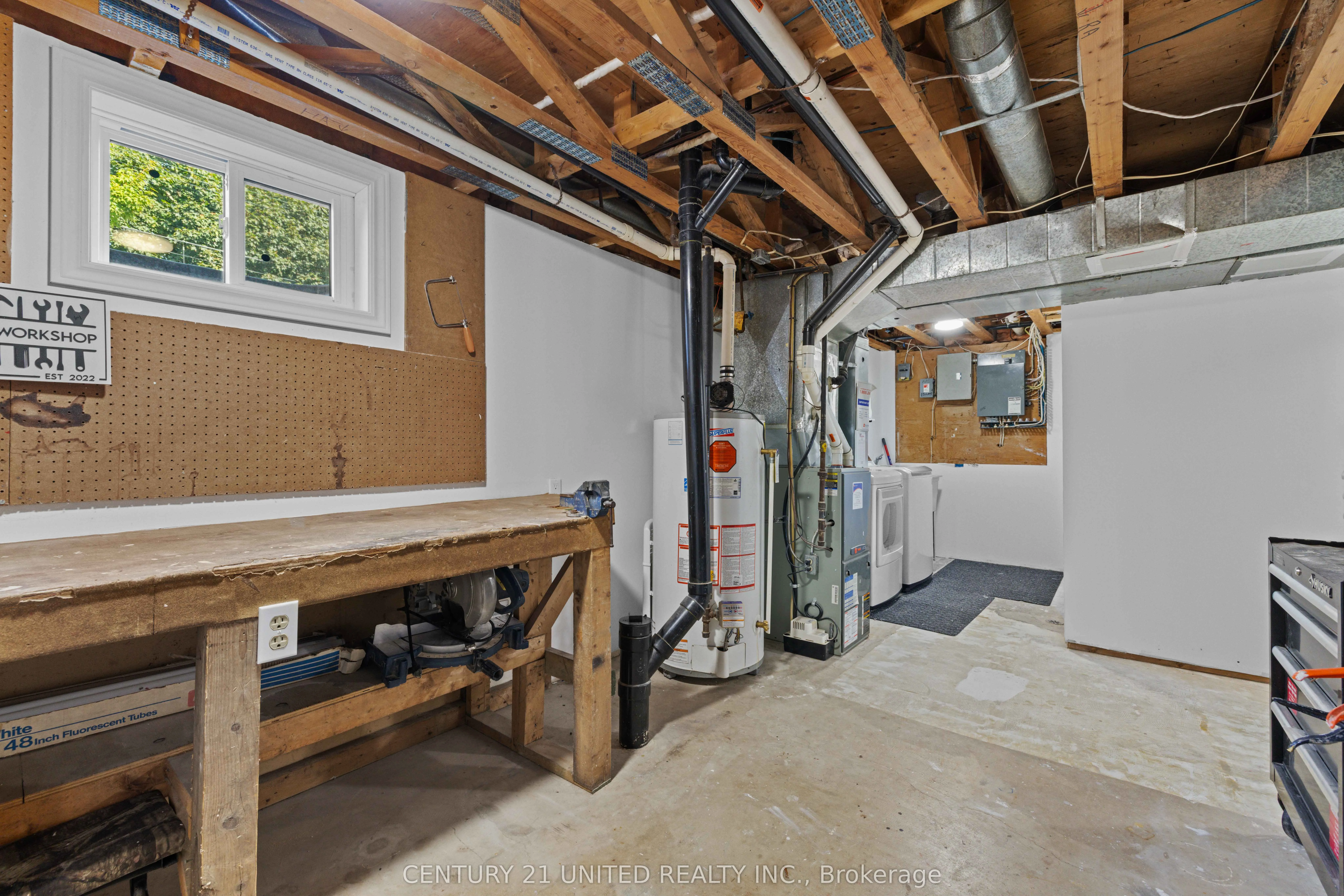 392 Wellington Street