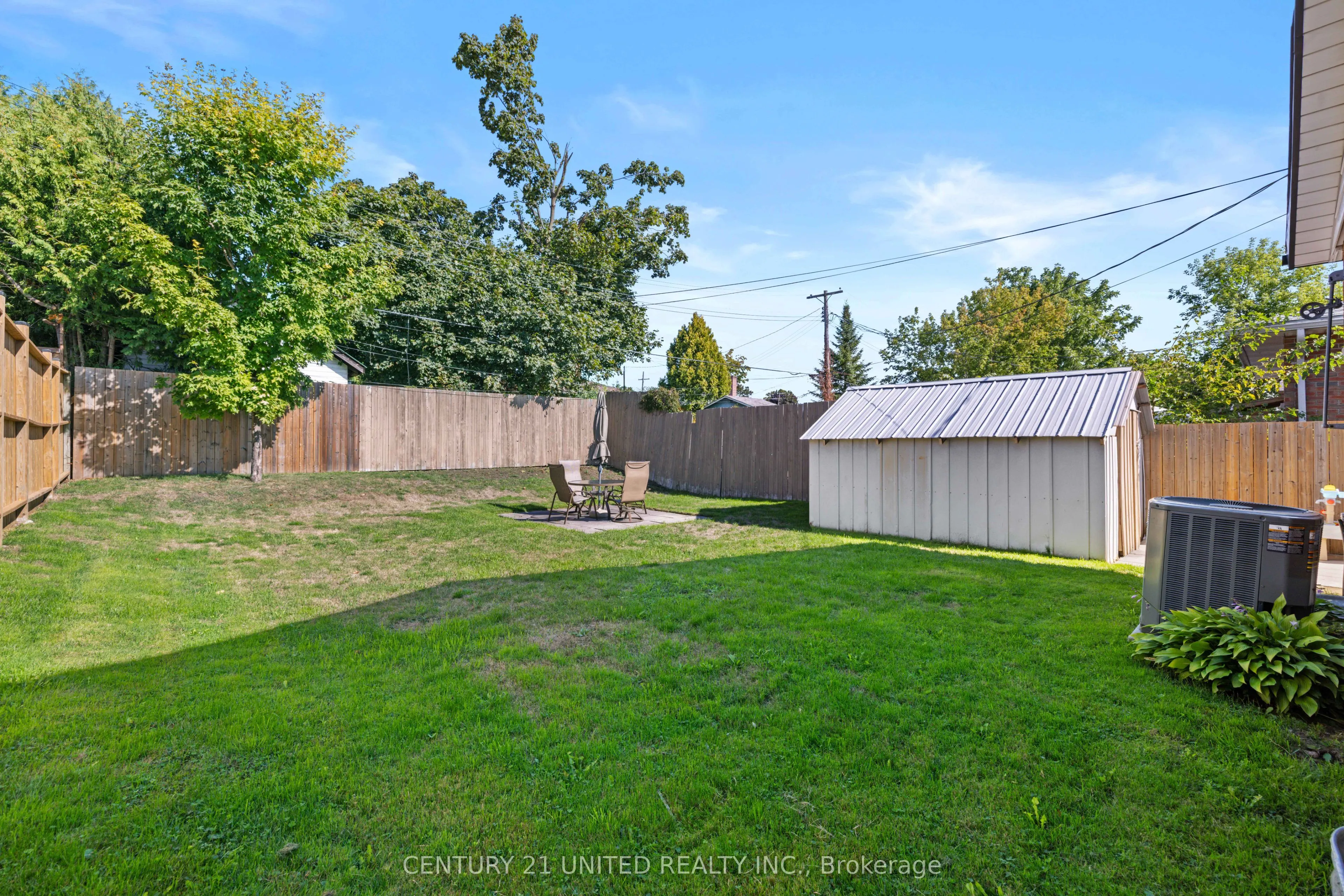 392 Wellington Street