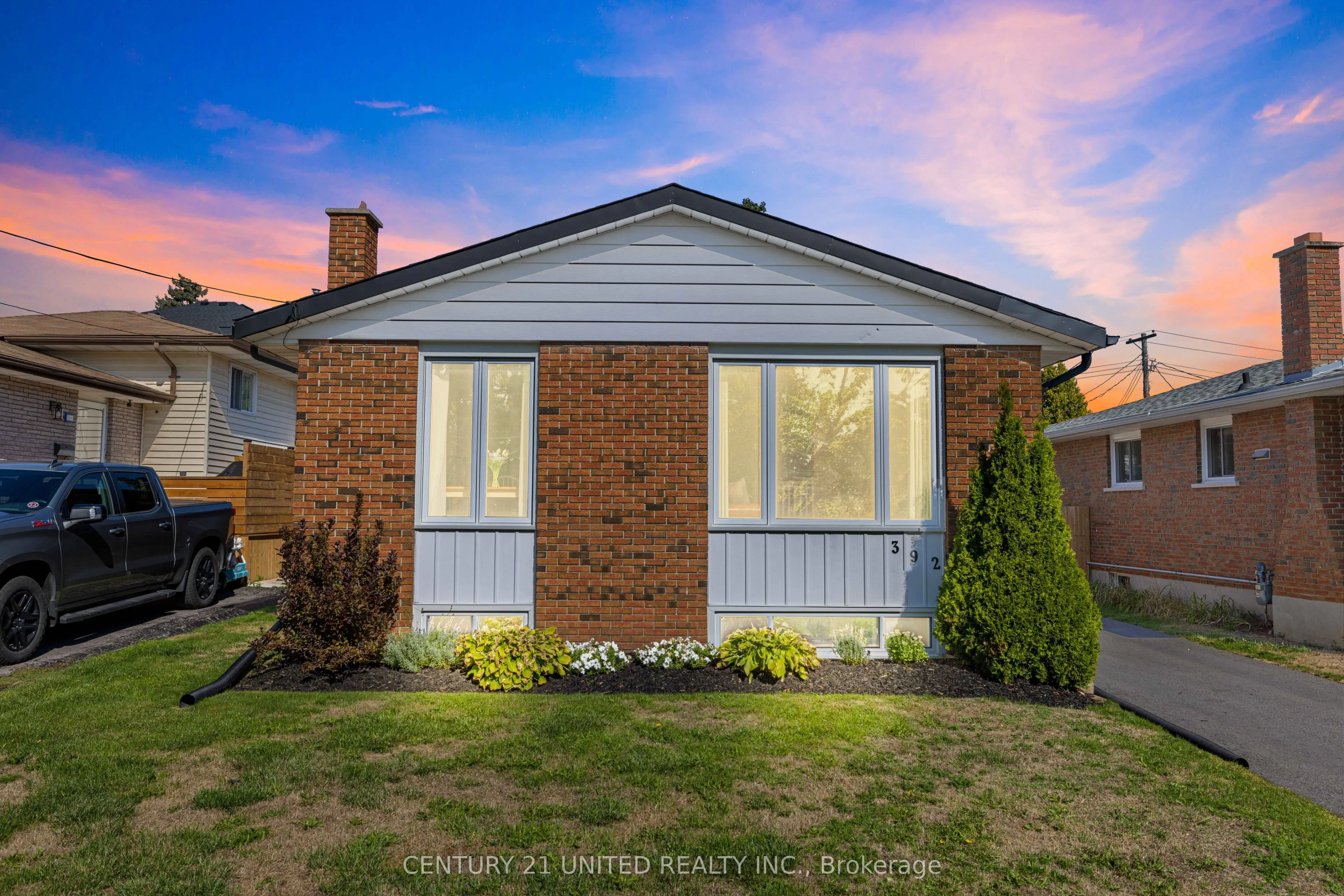 392 Wellington Street