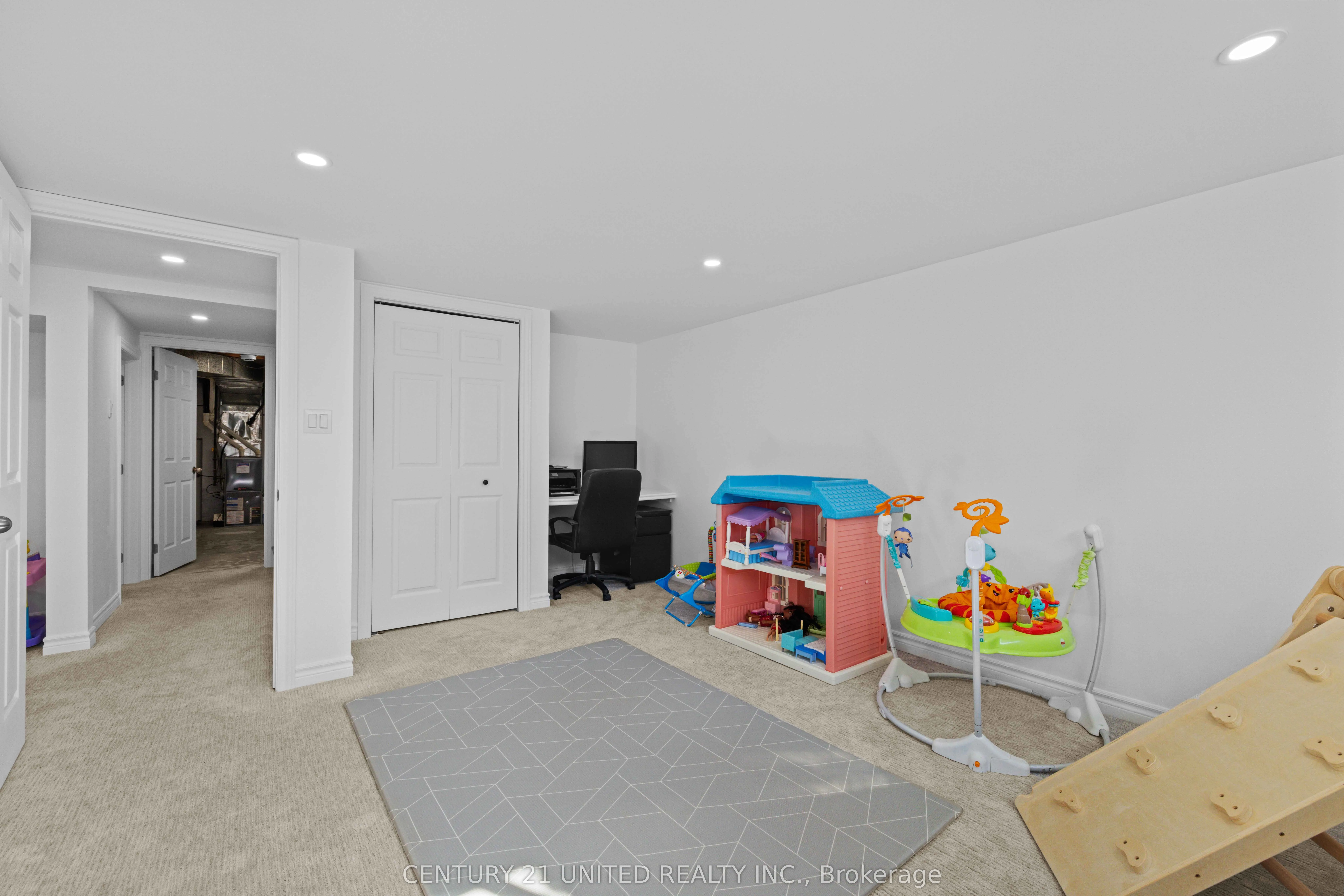 392 Wellington Street