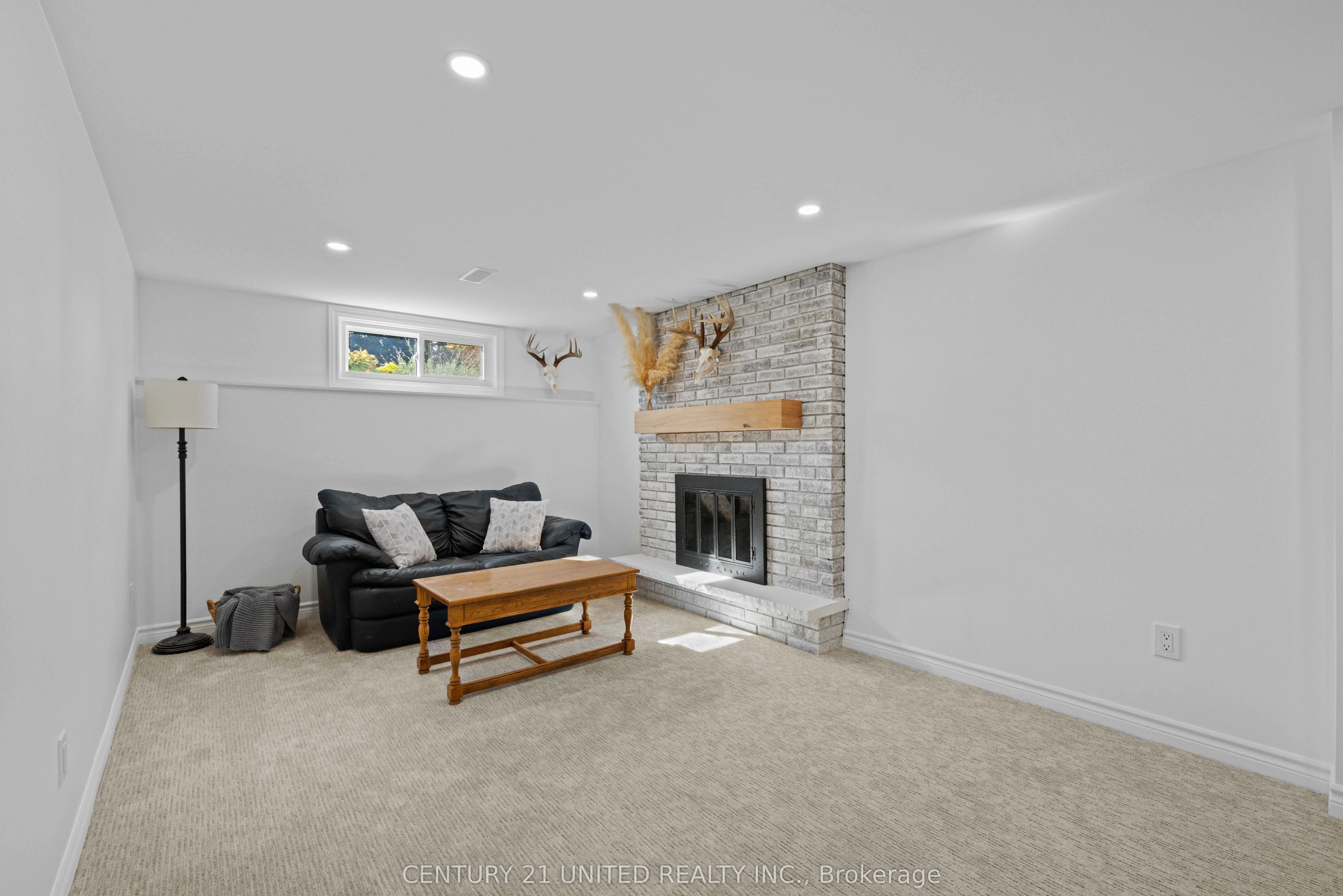 392 Wellington Street