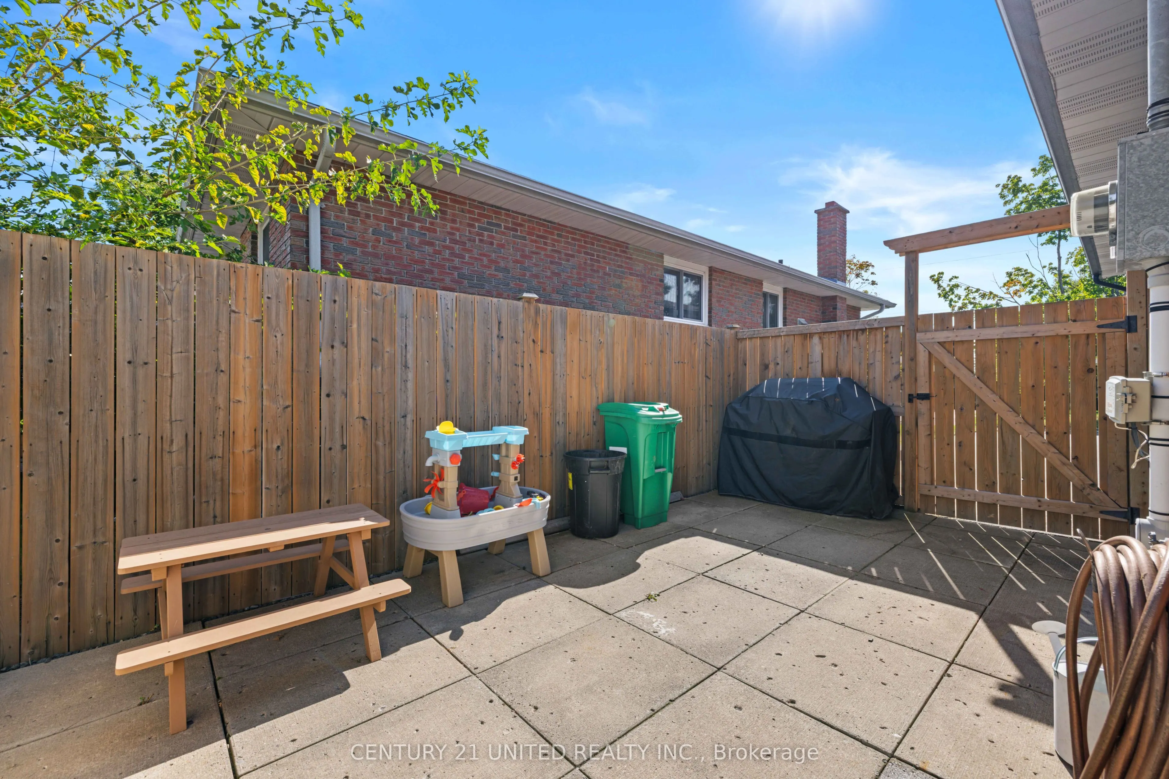 392 Wellington Street