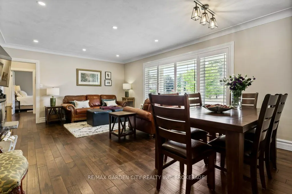 2 Lynnwood Avenue