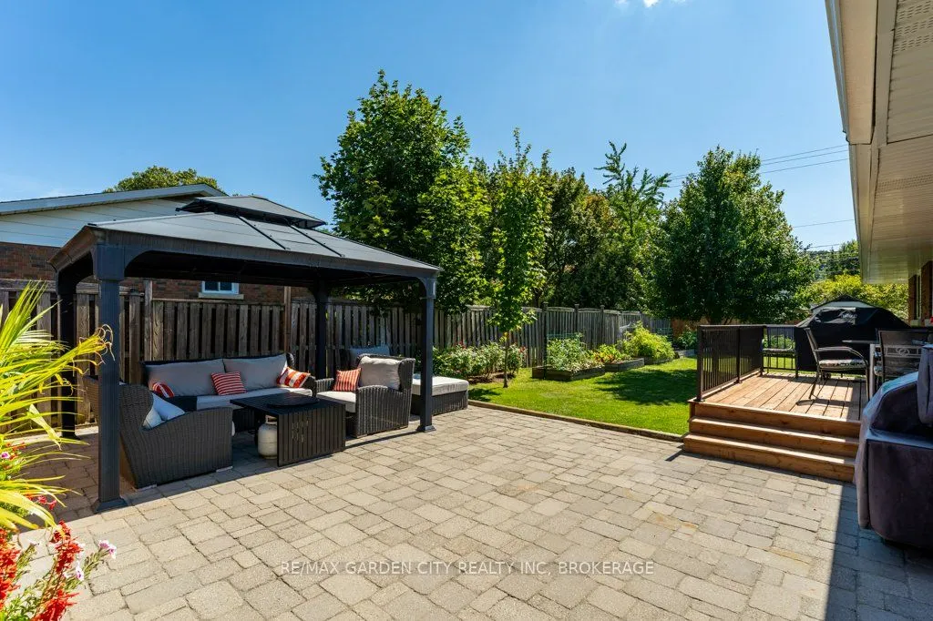2 Lynnwood Avenue