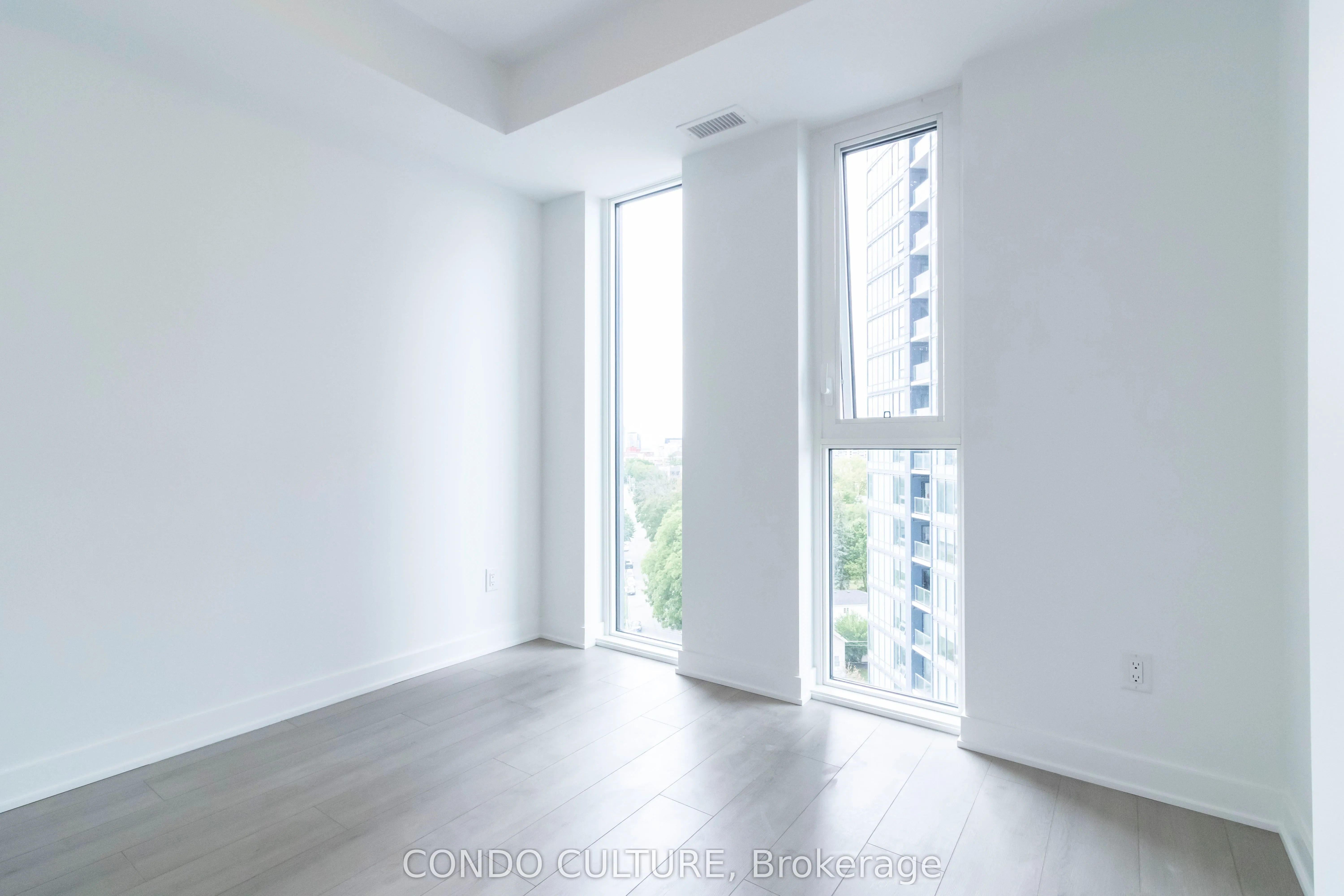 25 Wellington Street S, #1107