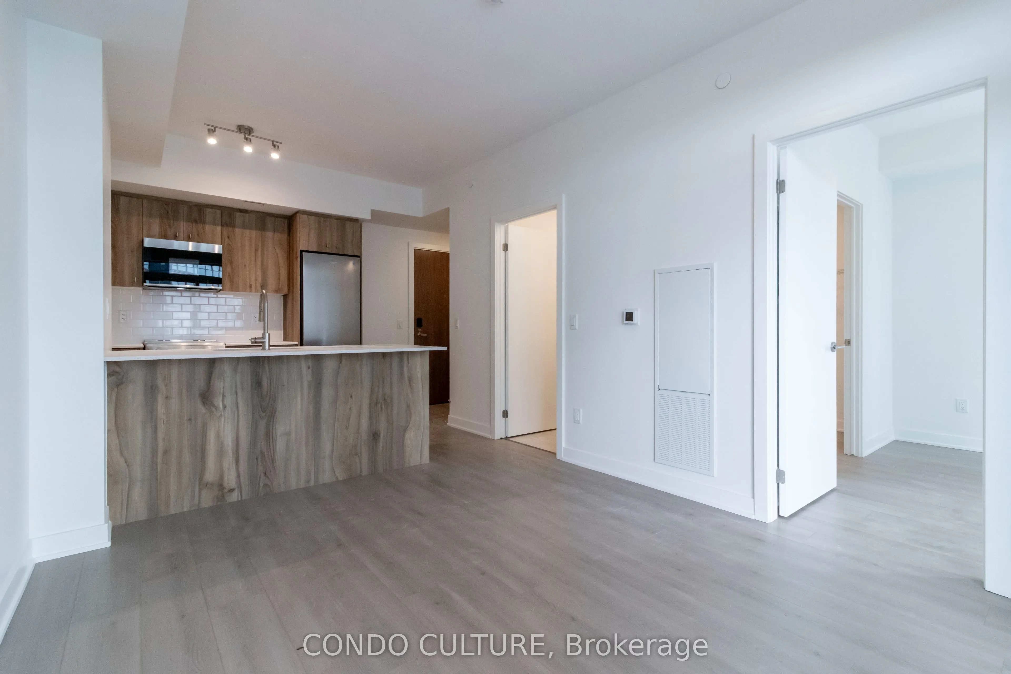 25 Wellington Street S, #1107