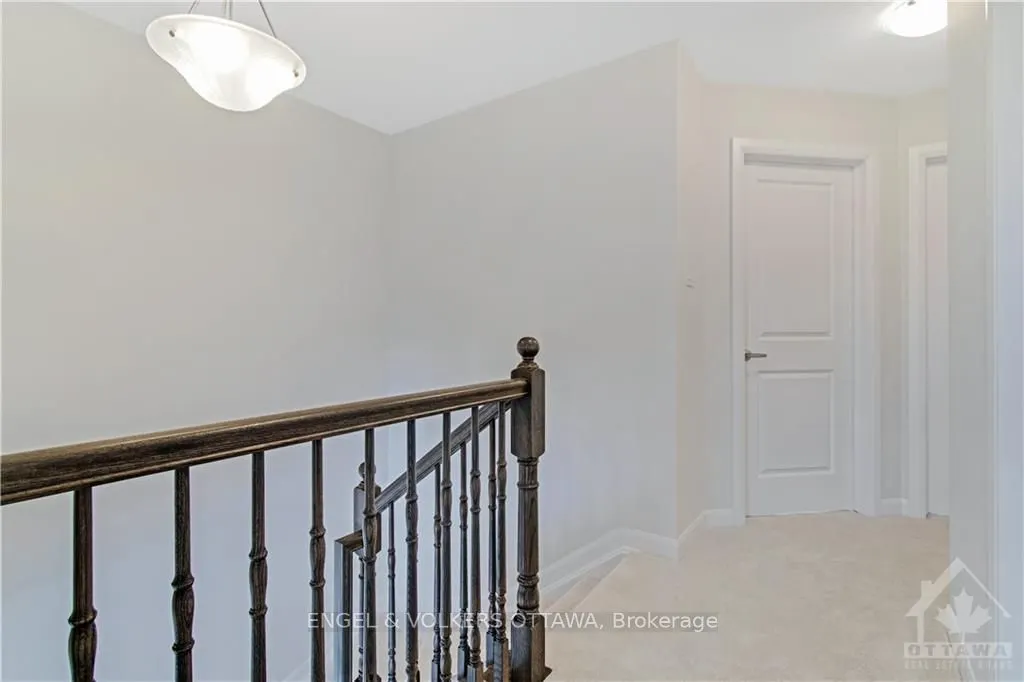 588 DECOEUR Drive