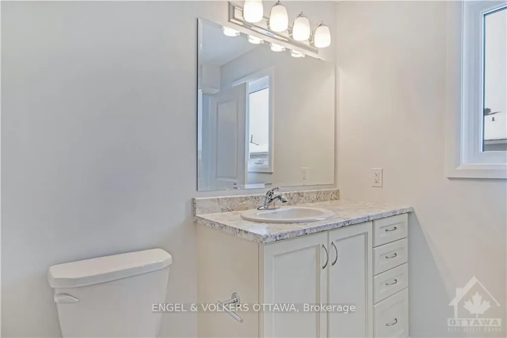 588 DECOEUR Drive