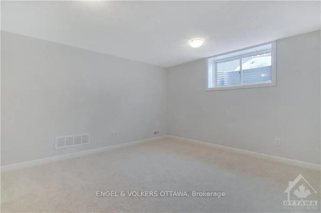 588 DECOEUR Drive