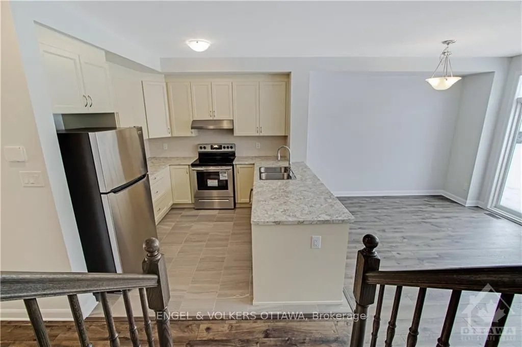 588 DECOEUR Drive