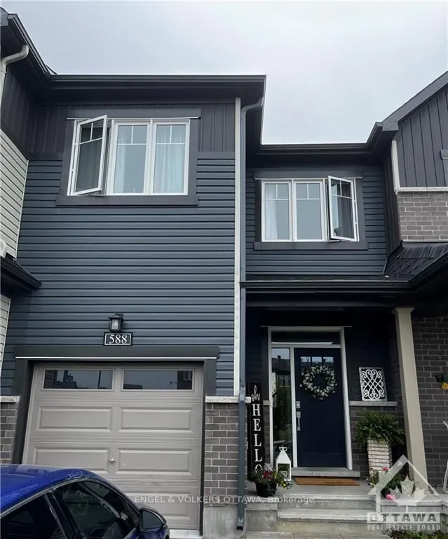 588 DECOEUR Drive