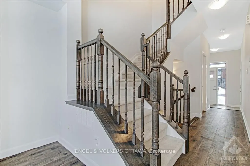 588 DECOEUR Drive
