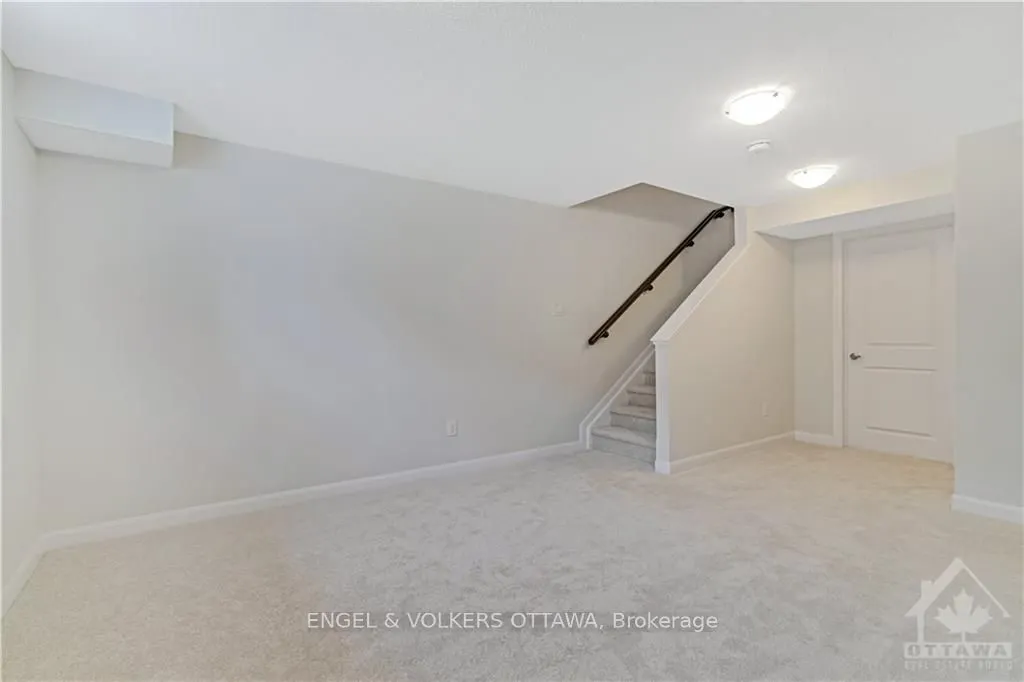588 DECOEUR Drive