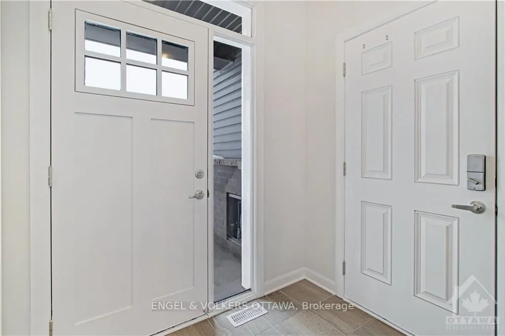 588 DECOEUR Drive