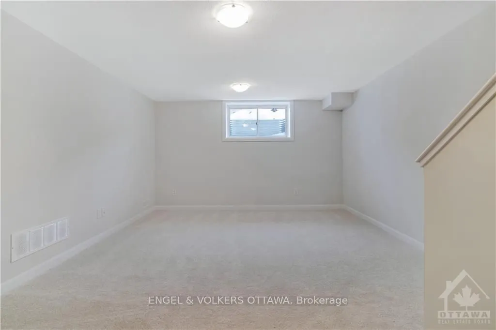 588 DECOEUR Drive