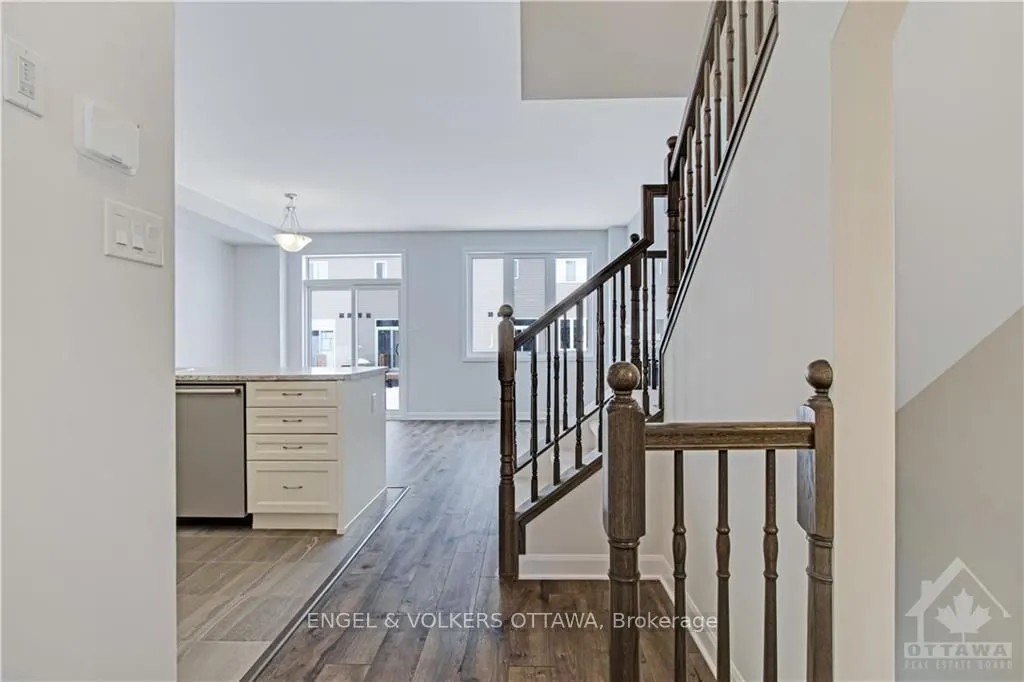 588 DECOEUR Drive