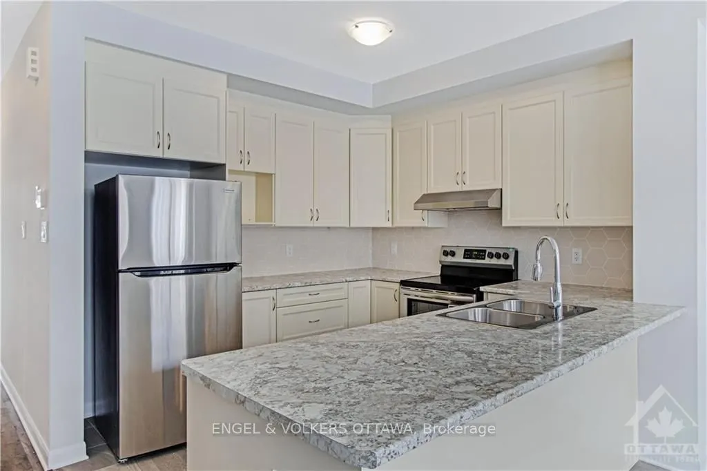 588 DECOEUR Drive
