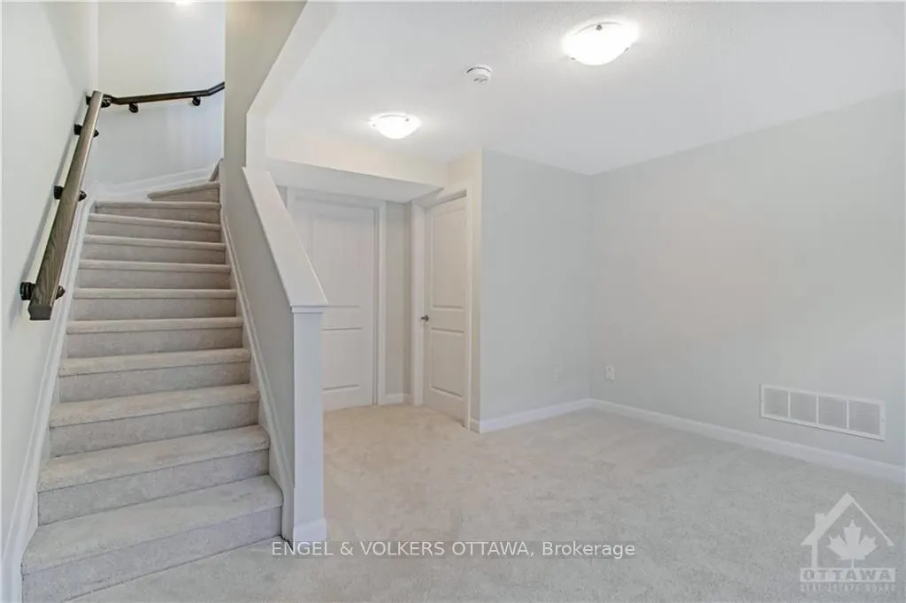 588 DECOEUR Drive