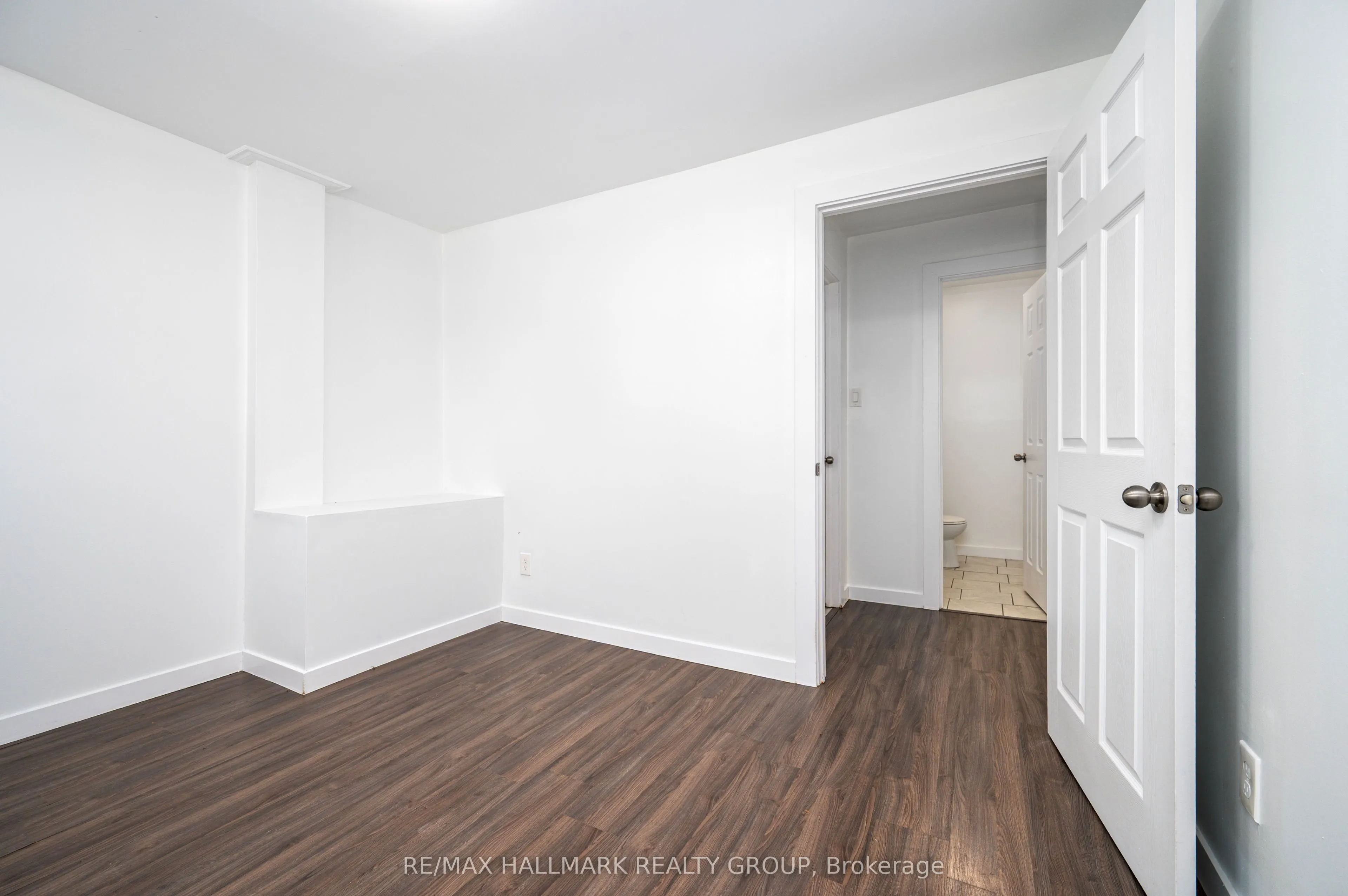 15 Banner Road, #M
