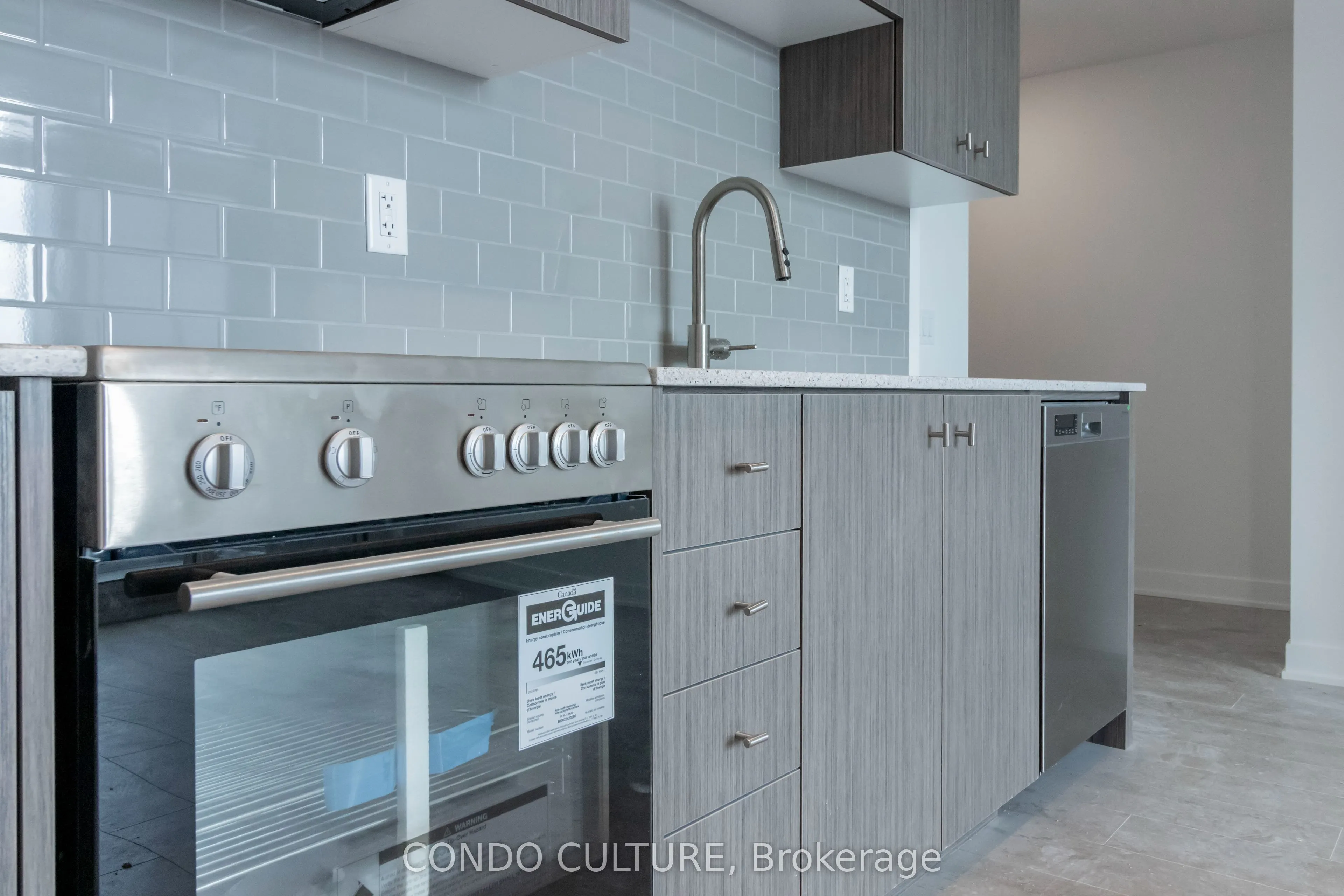 25 Wellington Street S, #1506
