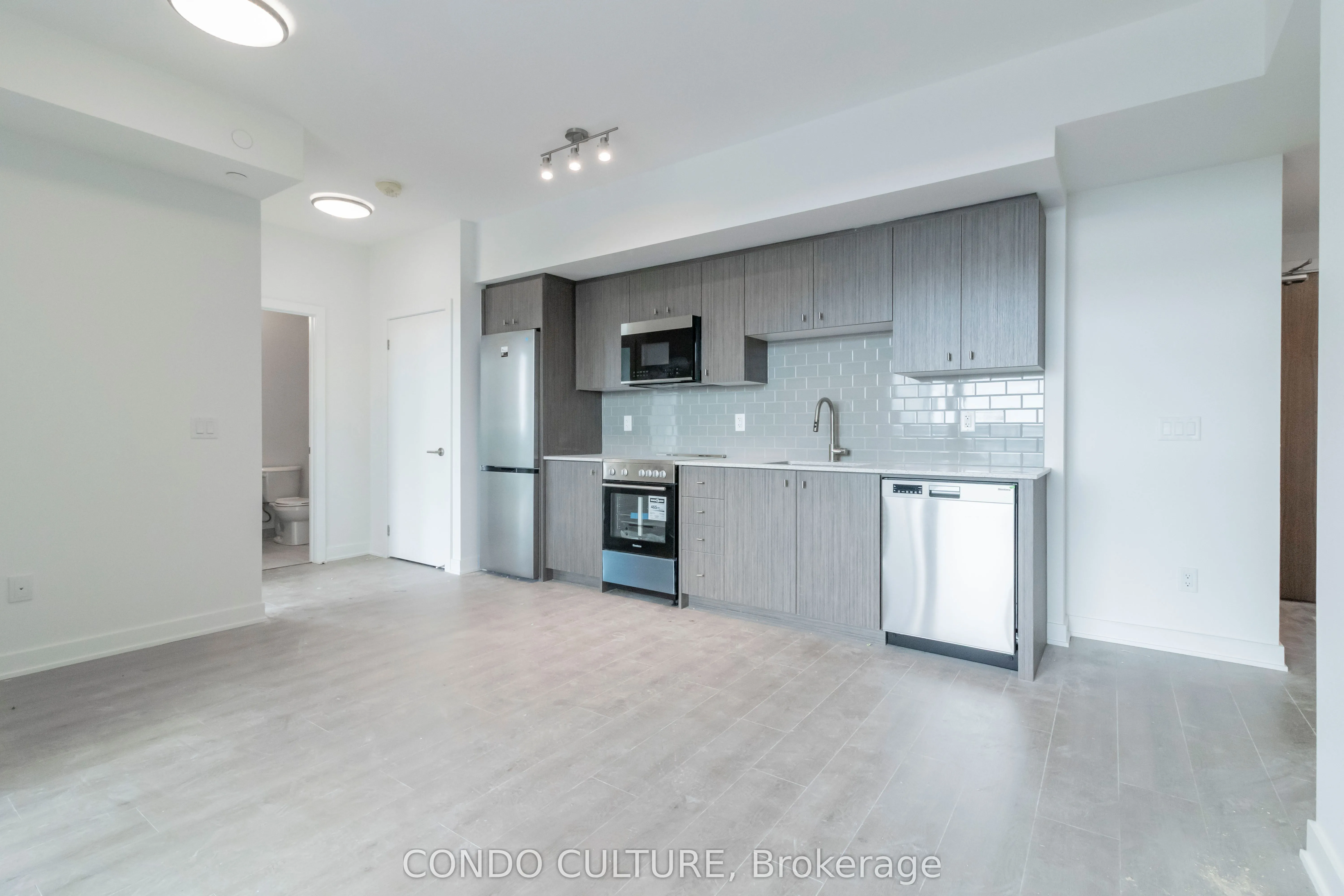 25 Wellington Street S, #1506