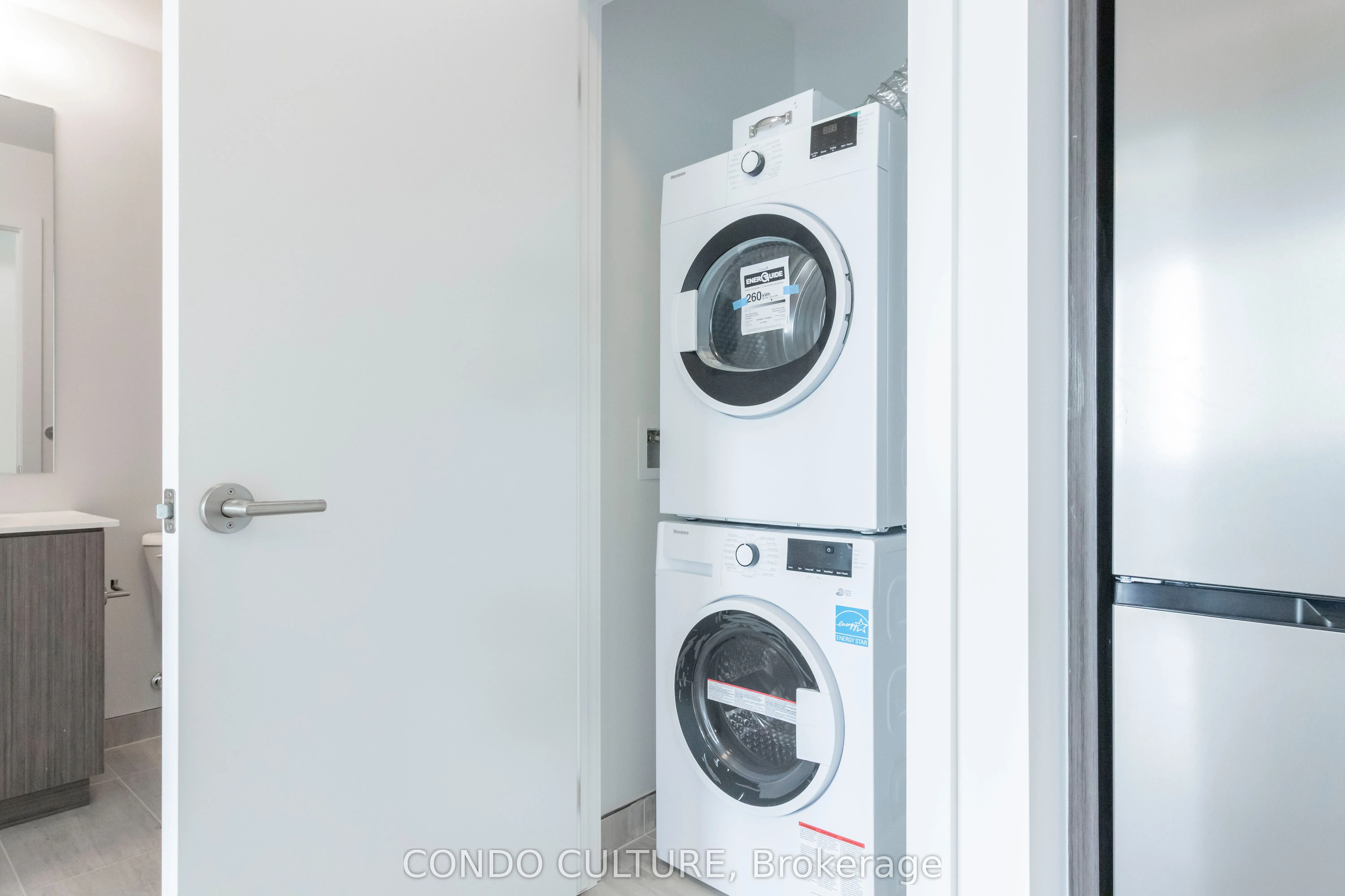 25 Wellington Street S, #1506