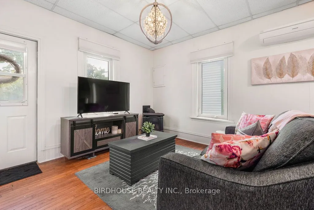 83 Durham Street W